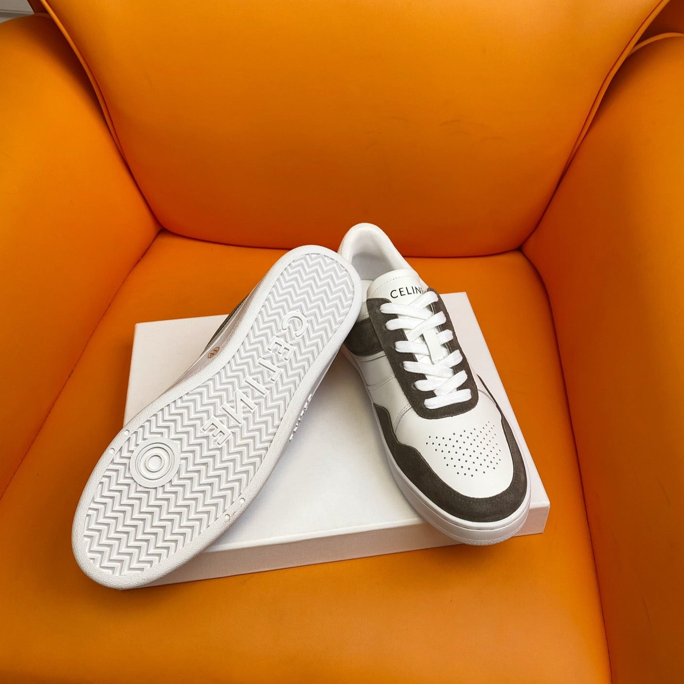 TRAINER LOW LACE-UP SNEAKER IN CALFSKIN OPTIC WHITE GRAY