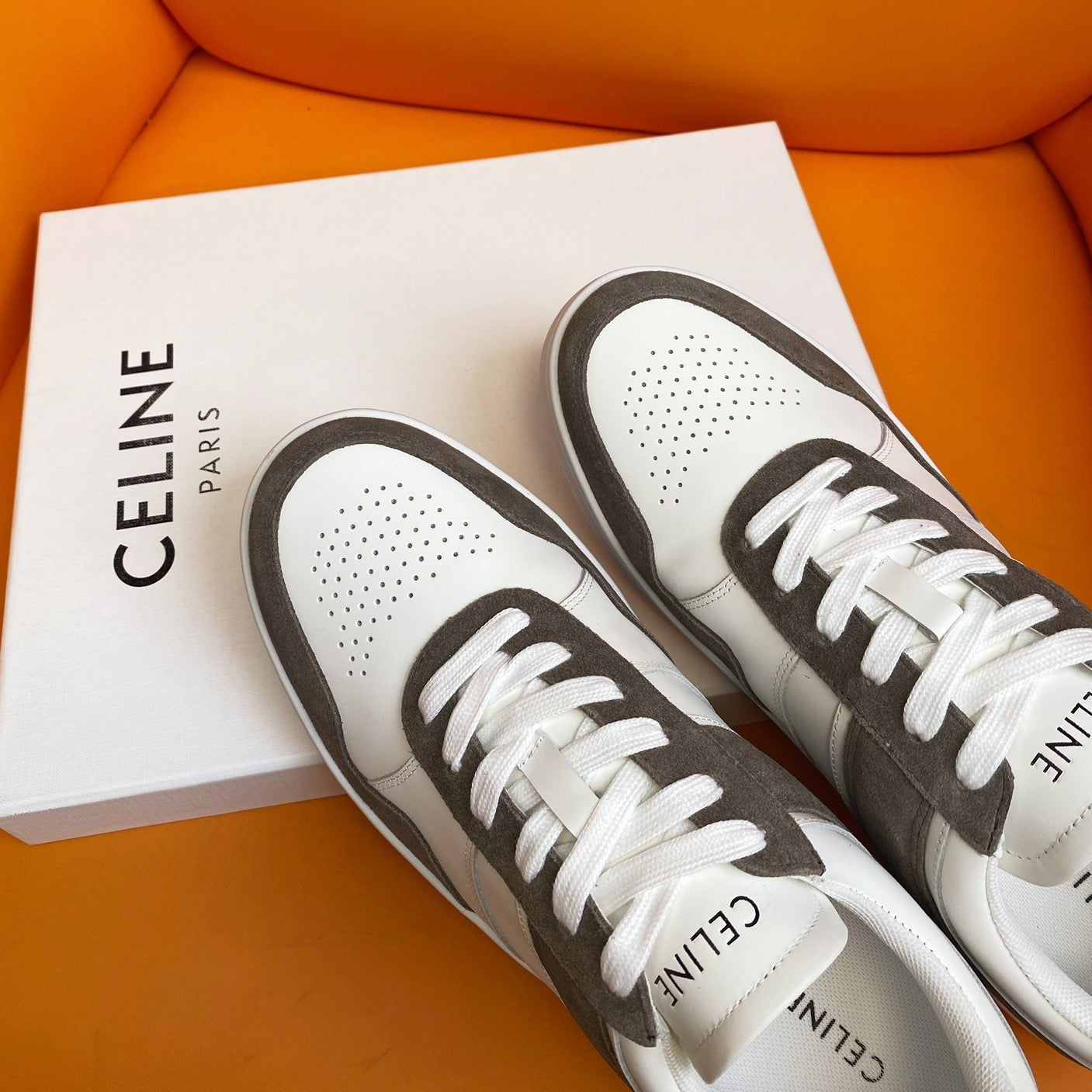 TRAINER LOW LACE-UP SNEAKER IN CALFSKIN OPTIC WHITE GRAY