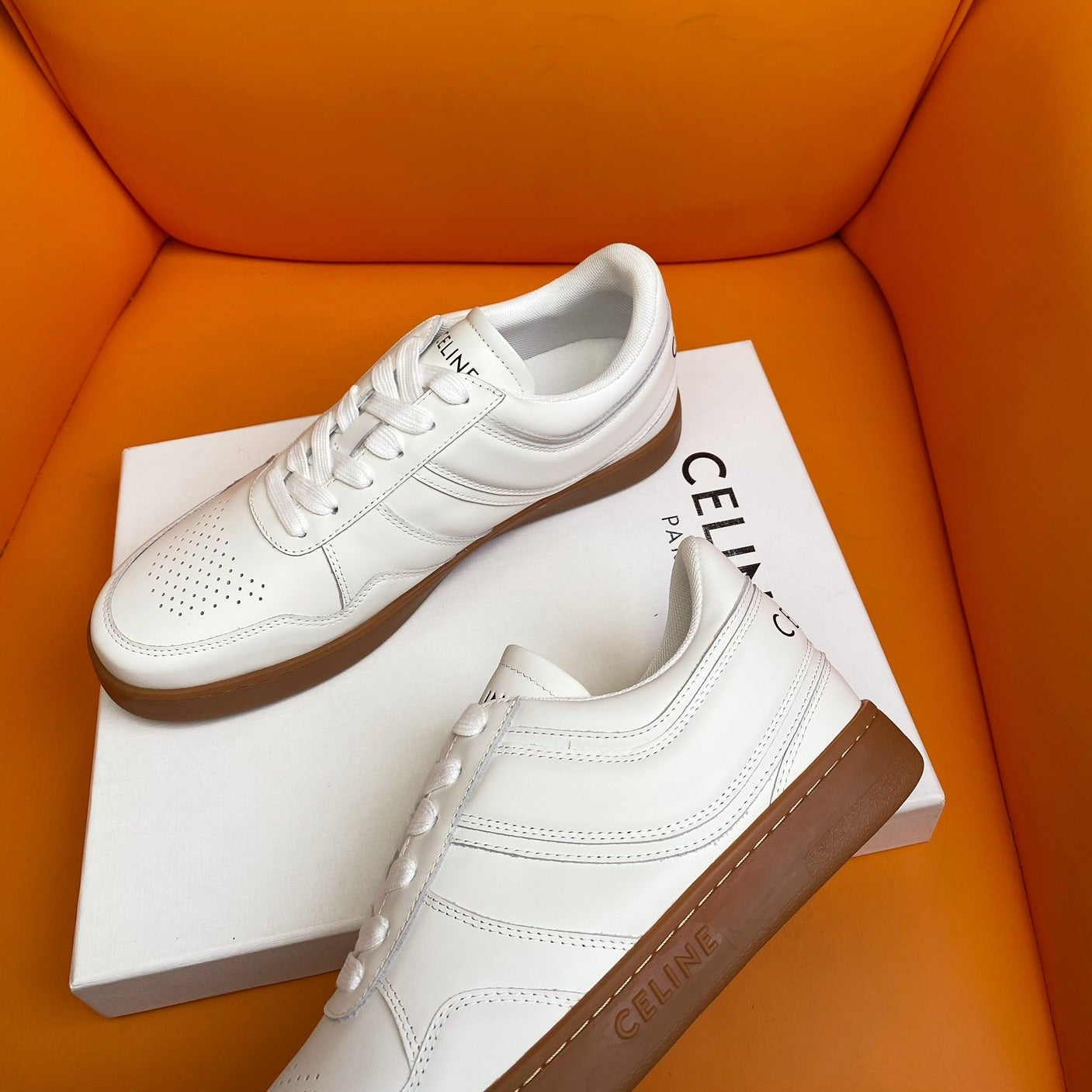 TRAINER LOW LACE-UP SNEAKER IN CALFSKIN OPTIC WHITE TAN