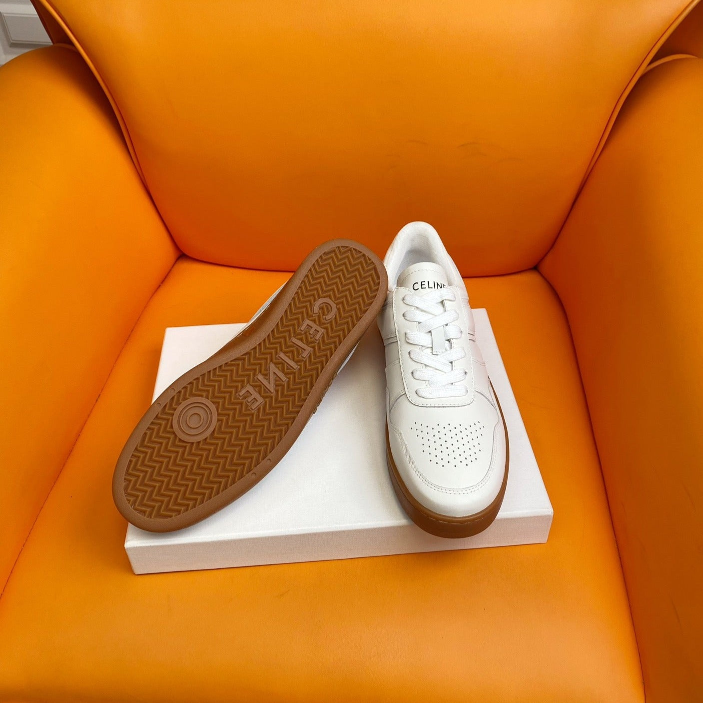 TRAINER LOW LACE-UP SNEAKER IN CALFSKIN OPTIC WHITE TAN