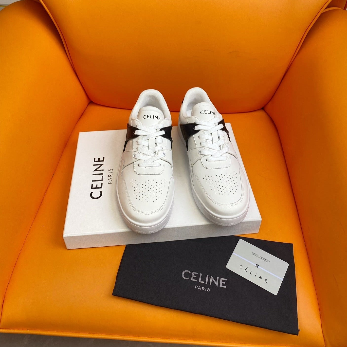 TRAINER LOW LACE-UP SNEAKER IN CALFSKIN OPTIC WHITE BLACK