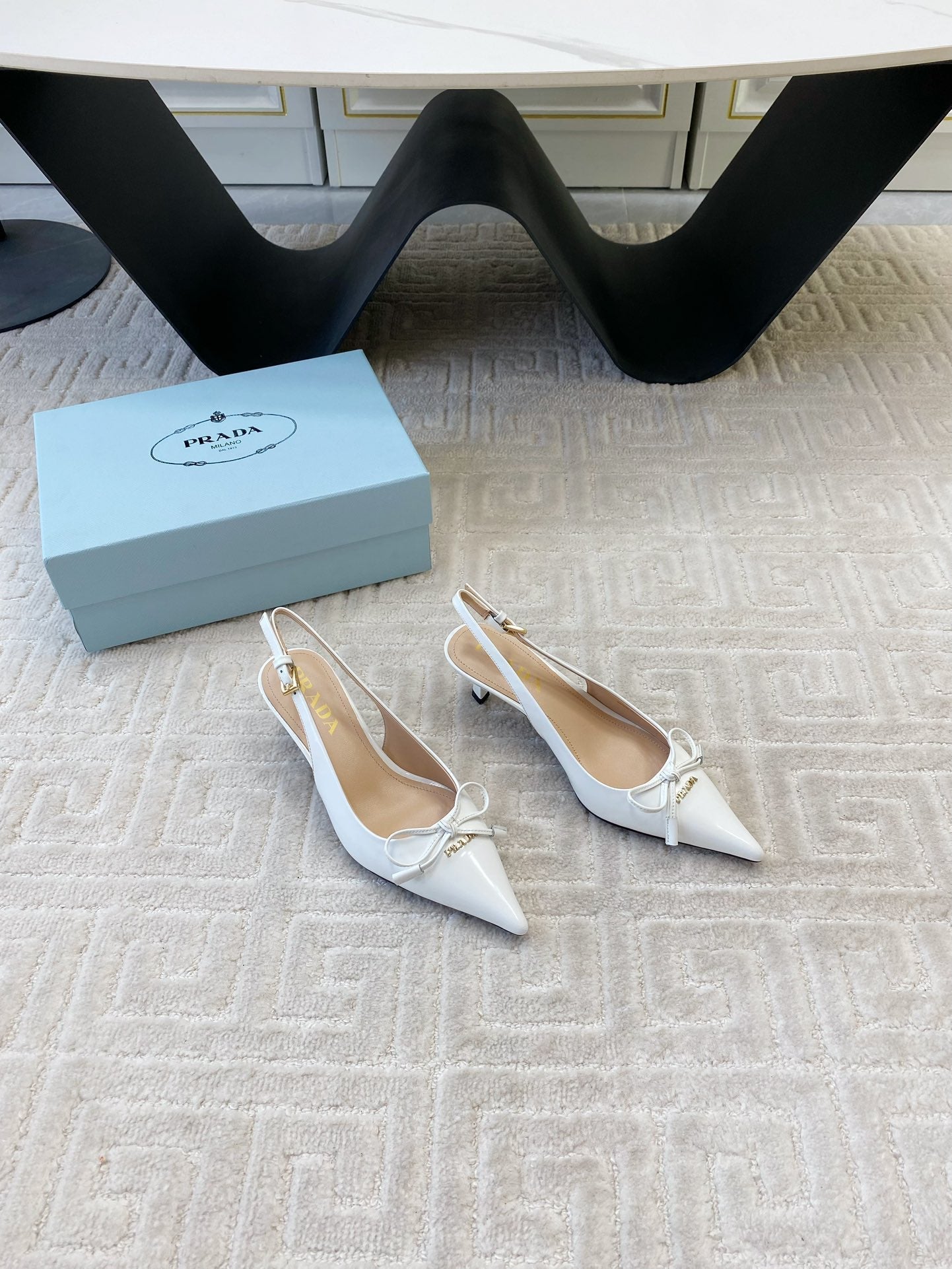 SLINGBACK PUMPS ATTACHED BOW IN WHITE GLOSSY CALFSKIN