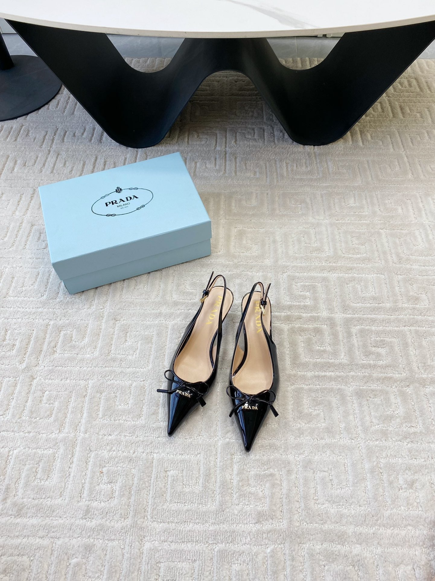 SLINGBACK PUMPS ATTACHED BOW IN BLACK GLOSSY CALFSKIN