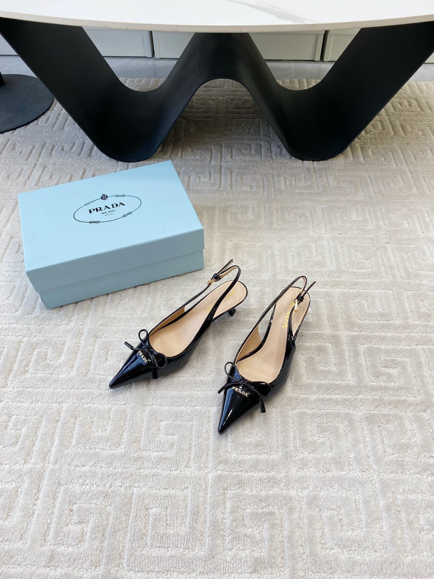 SLINGBACK PUMPS ATTACHED BOW IN BLACK GLOSSY CALFSKIN