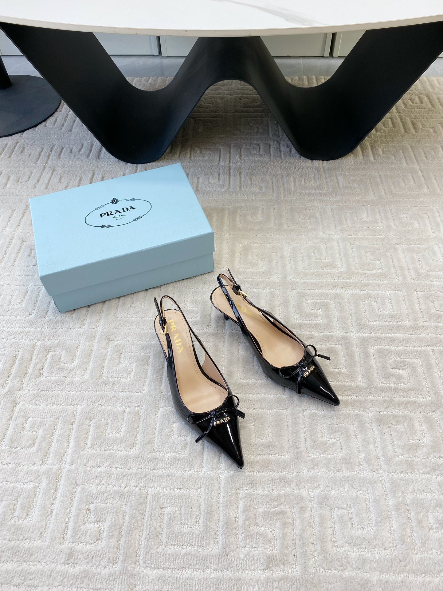 SLINGBACK PUMPS ATTACHED BOW IN BLACK GLOSSY CALFSKIN