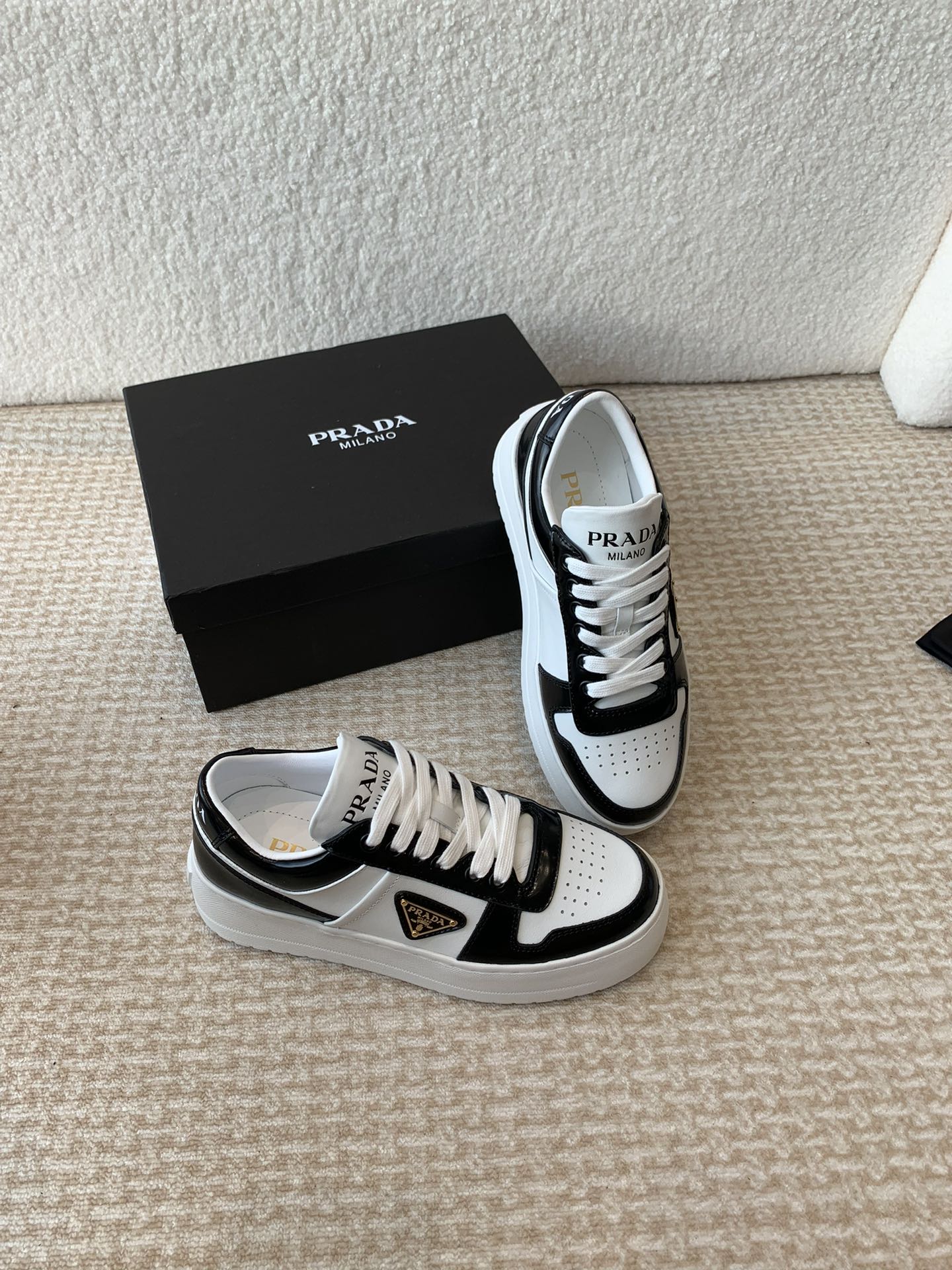 PRA DOWNTOWN BOLD SNEAKERS BLACK AND WHITE CALFSKIN