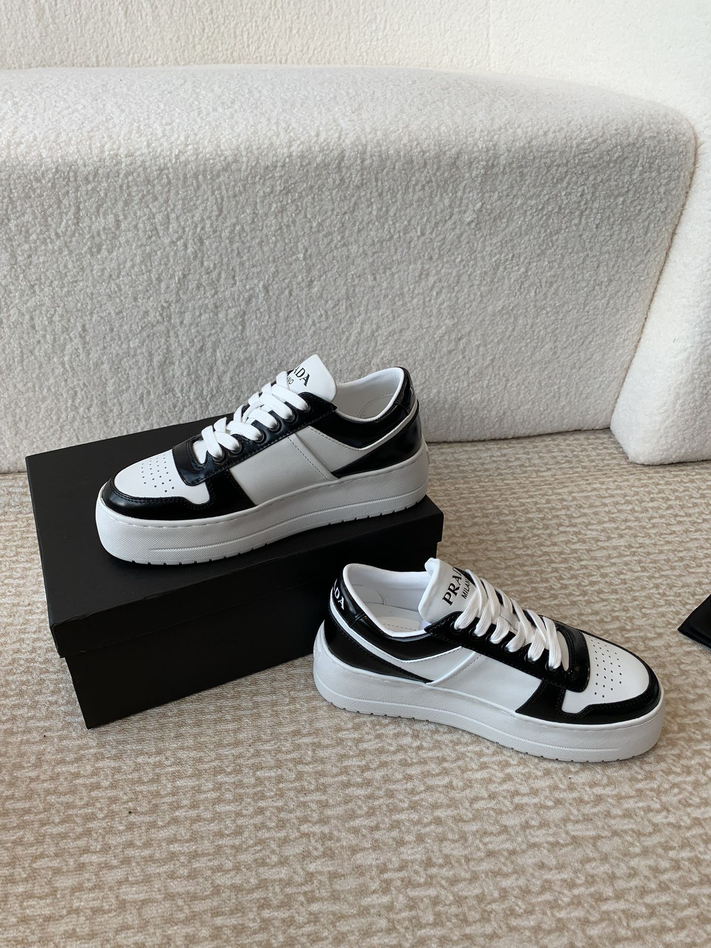 PRA DOWNTOWN BOLD SNEAKERS BLACK AND WHITE CALFSKIN