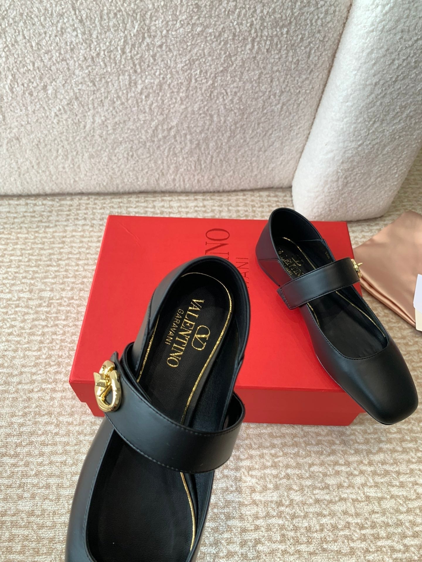 VLOGO LOCKER MARY-JANE BALLERINA IN BLACK CALFSKIN