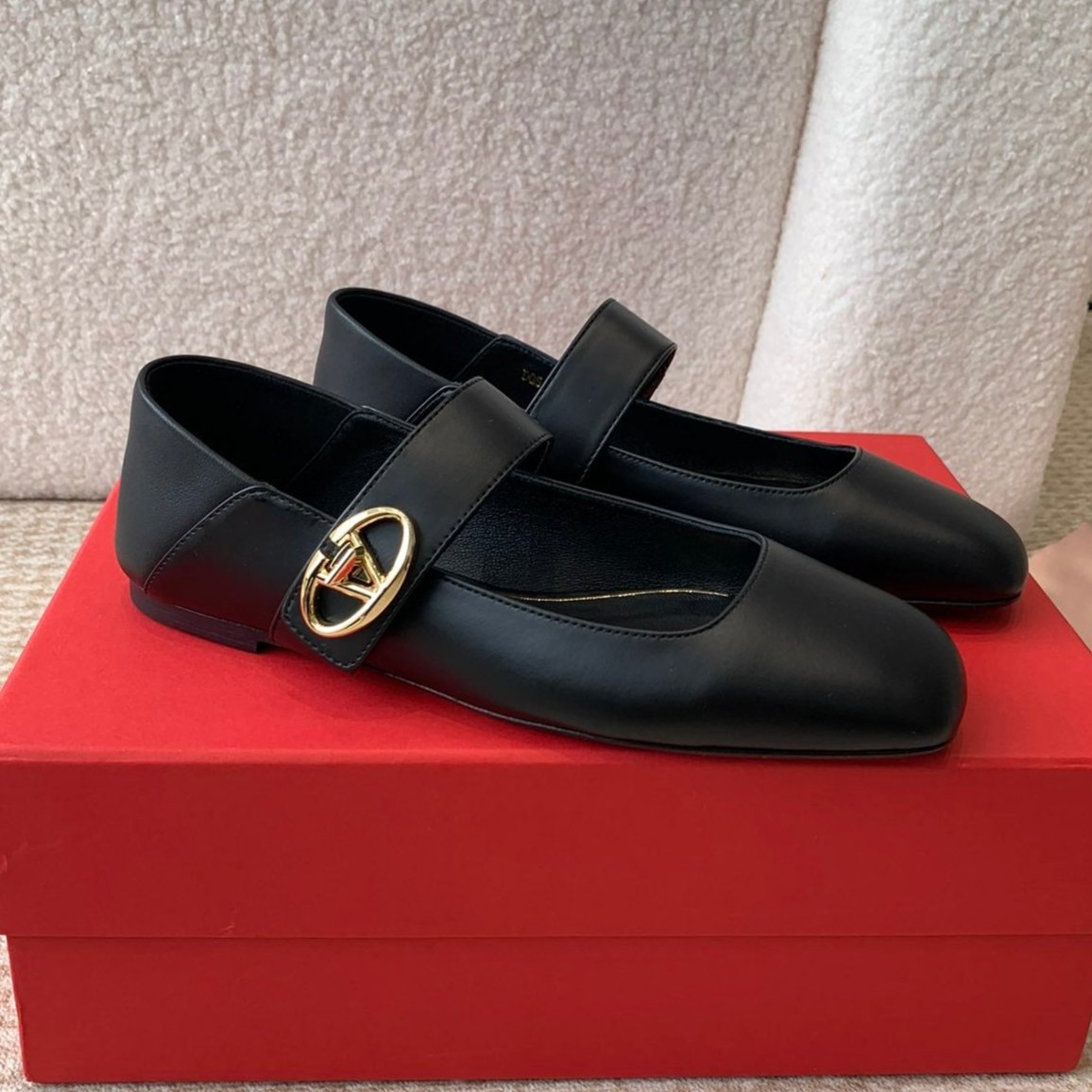 VLOGO LOCKER MARY-JANE BALLERINA IN BLACK CALFSKIN