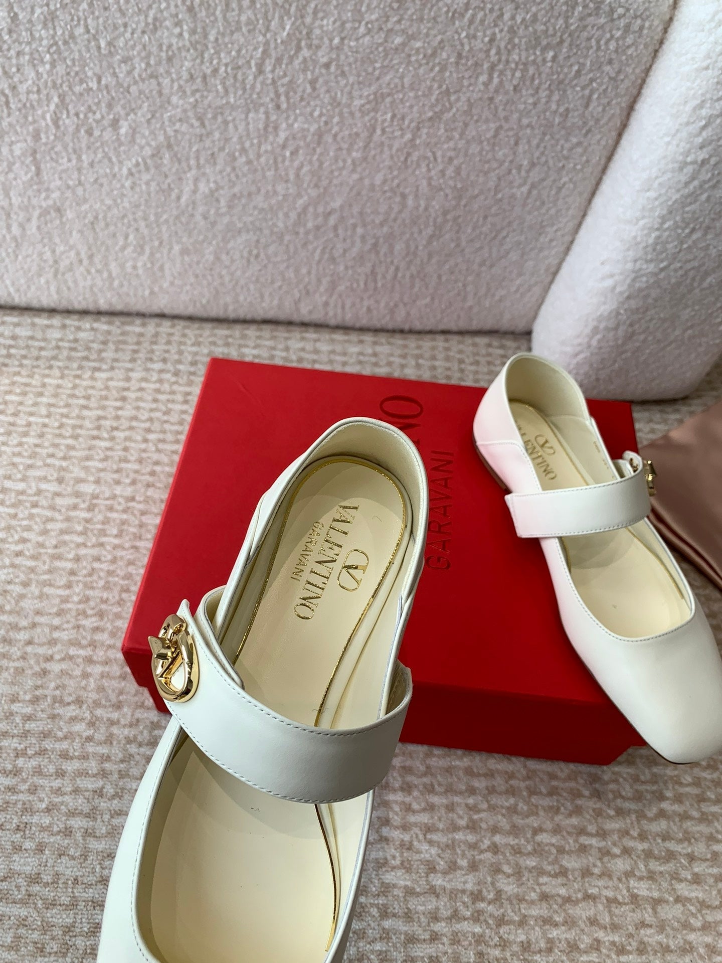 VLOGO LOCKER MARY-JANE BALLERINA IN WHITE CALFSKIN