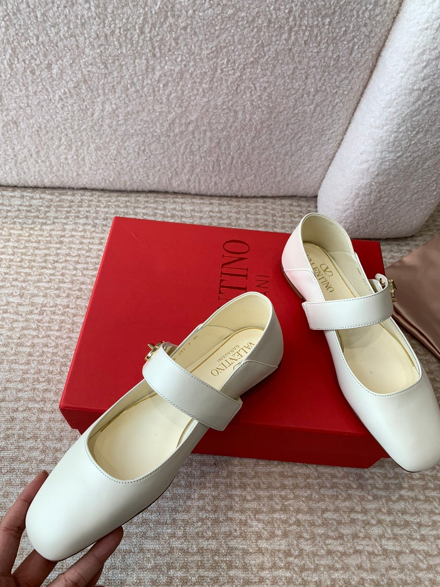 VLOGO LOCKER MARY-JANE BALLERINA IN WHITE CALFSKIN