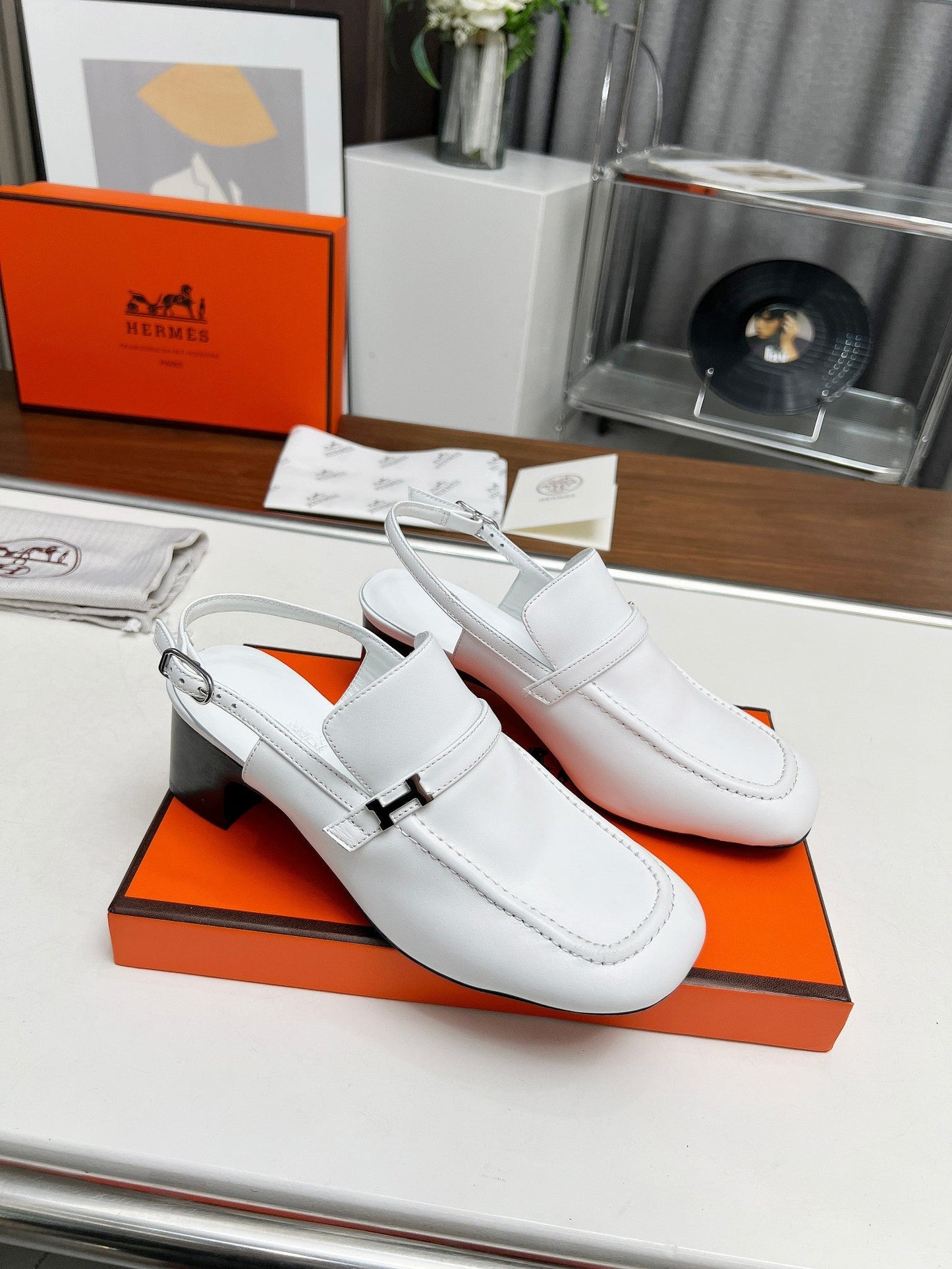 SQUARE TOE SLINGBACK SNOW CALFSKIN