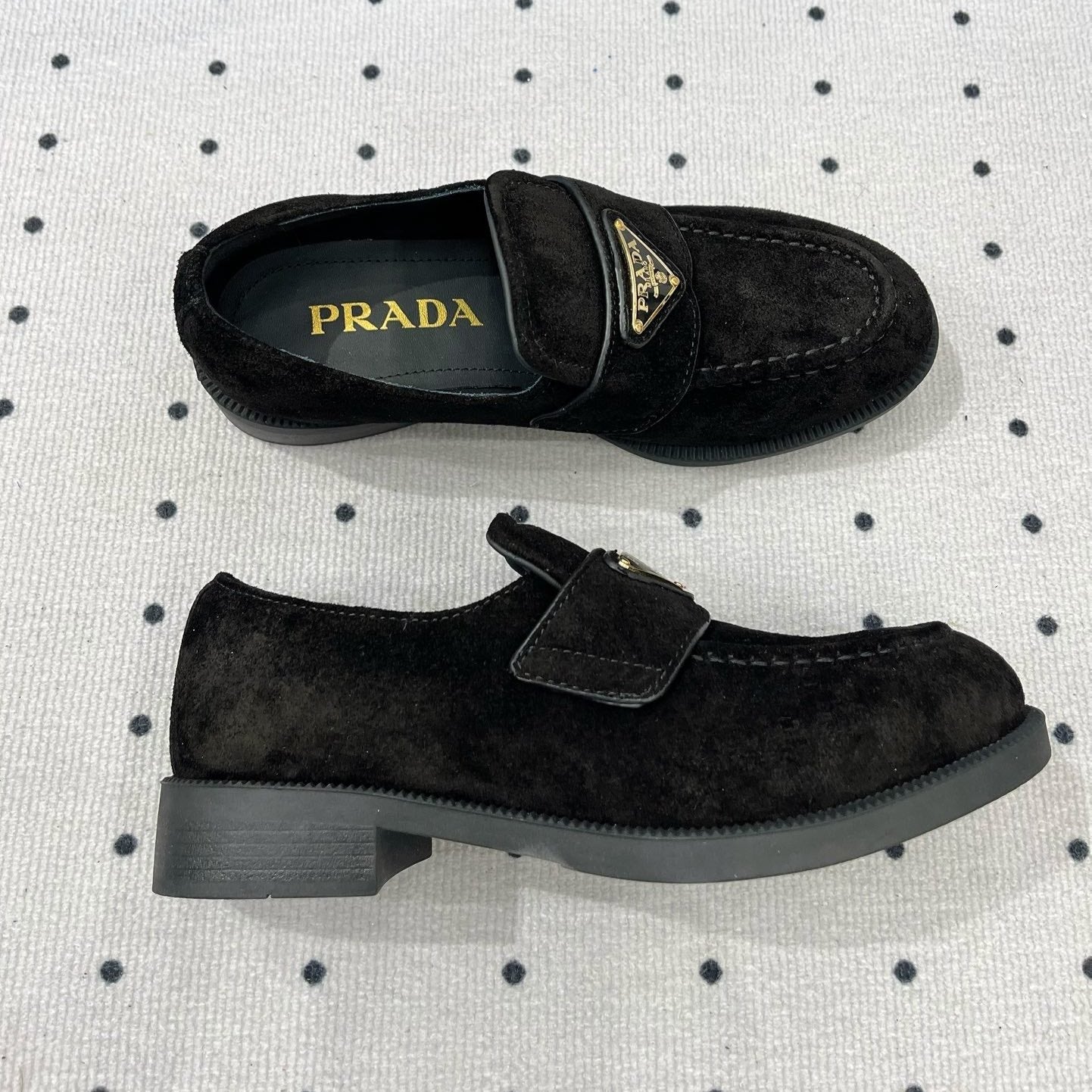 TRIANGLE LOGO LOAFER IN BLACK SUEDE