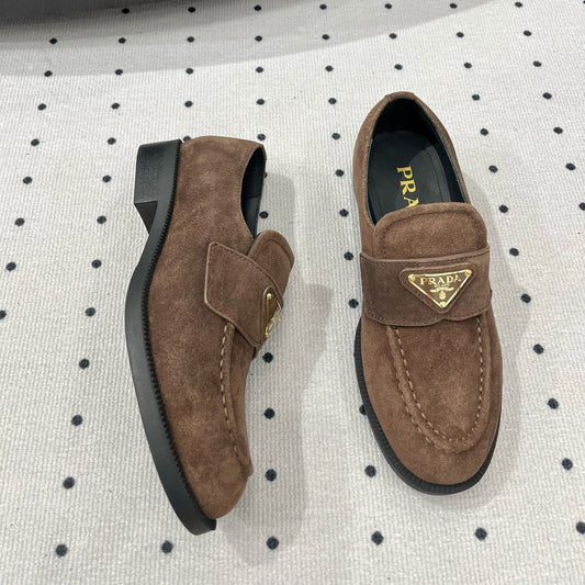 TRIANGLE LOGO LOAFER IN WOOD BROWN SUEDE