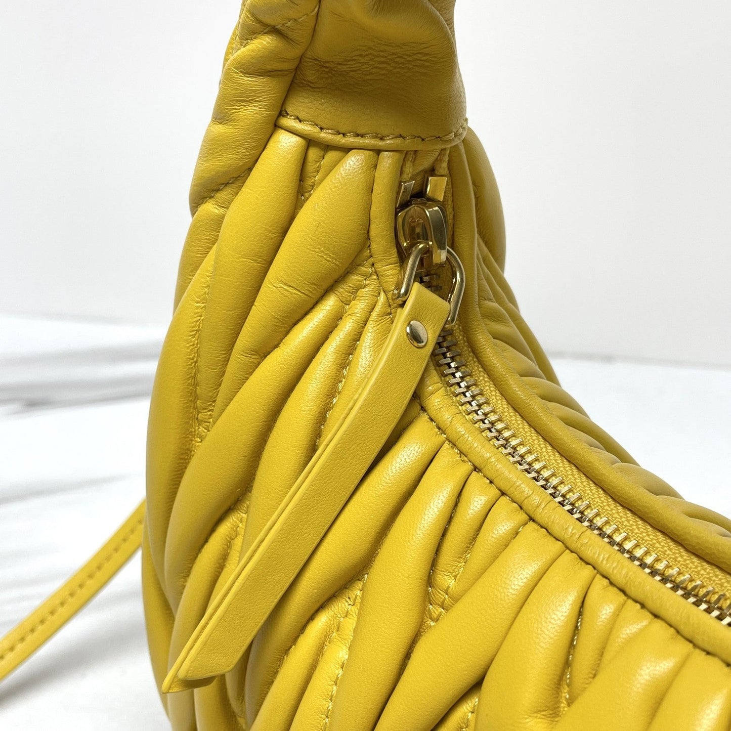 miuwander hobo 23 yellow matelasse leather