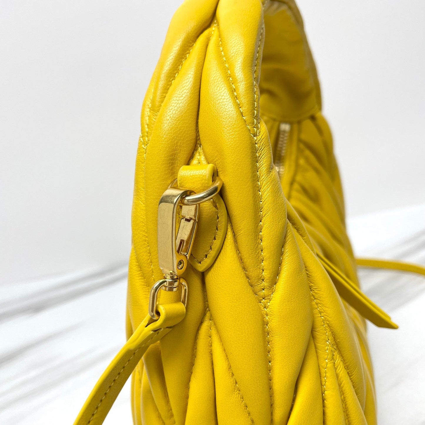 miuwander hobo 23 yellow matelasse leather