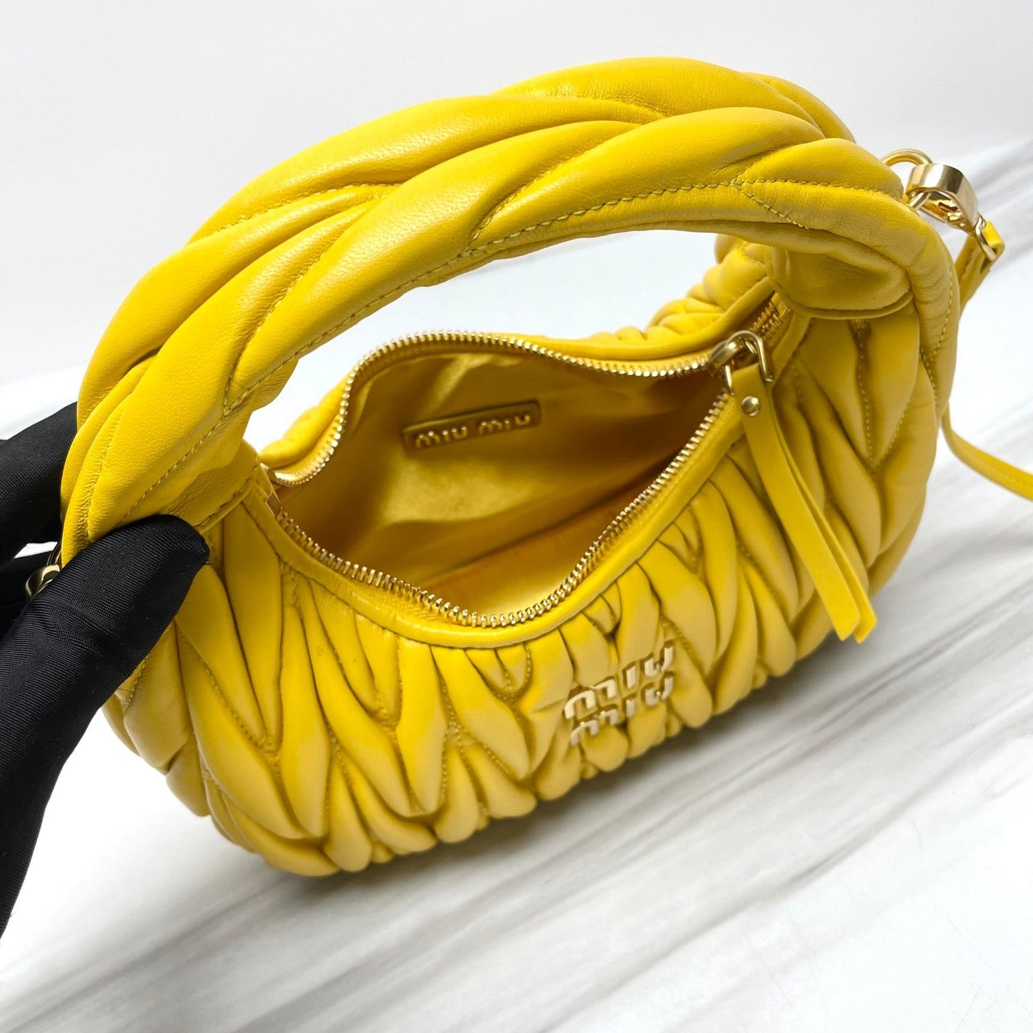 miuwander hobo 23 yellow matelasse leather