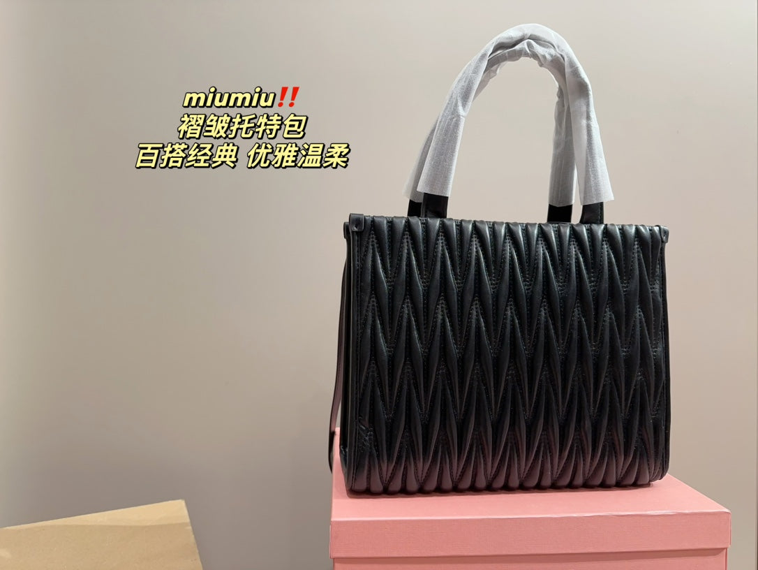 TOTE 30 BAG IN BLACK CALFSKIN