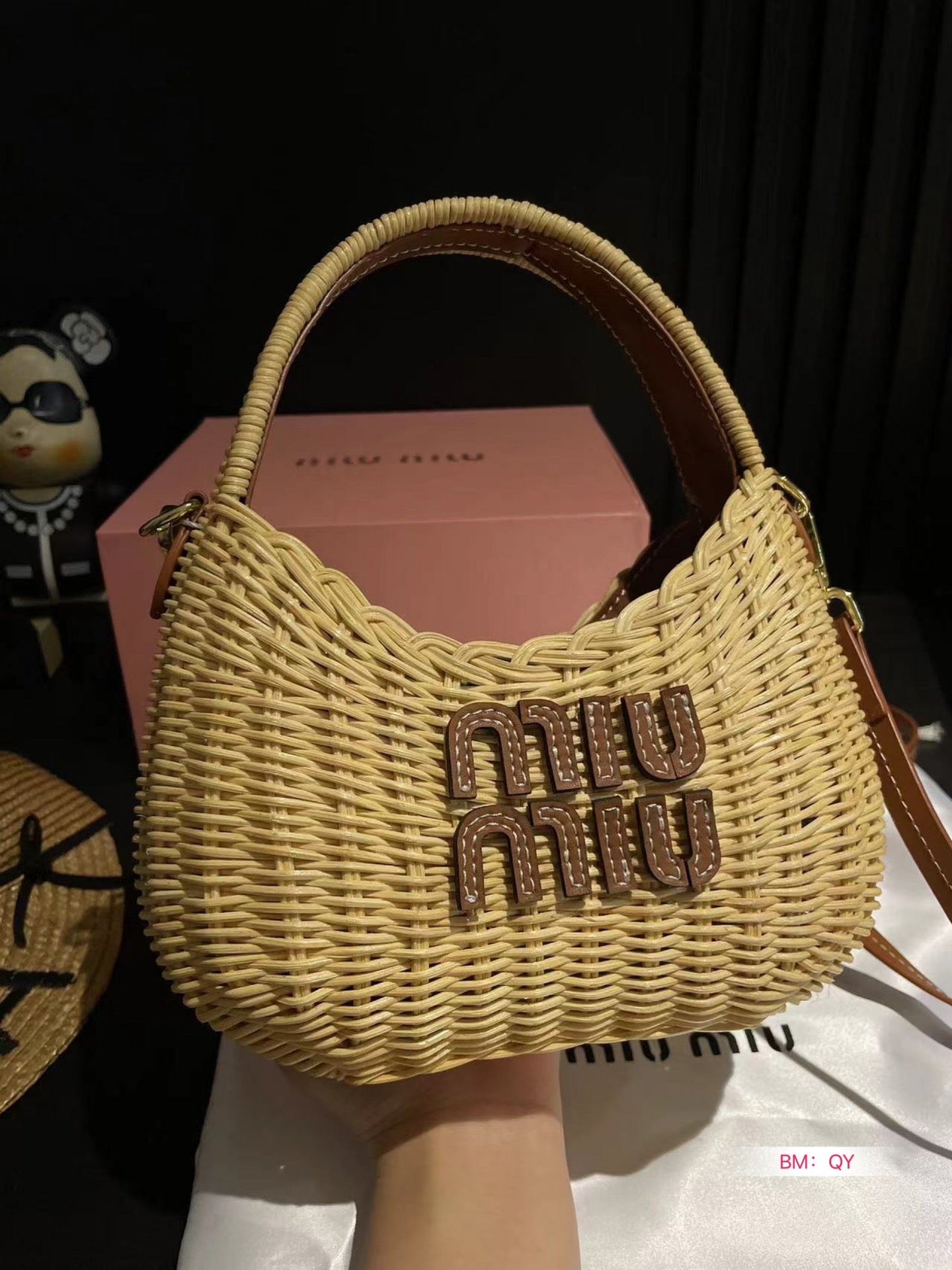 WANDER 25 WICKER BAG IN TAN/CARAMEL RATTAN