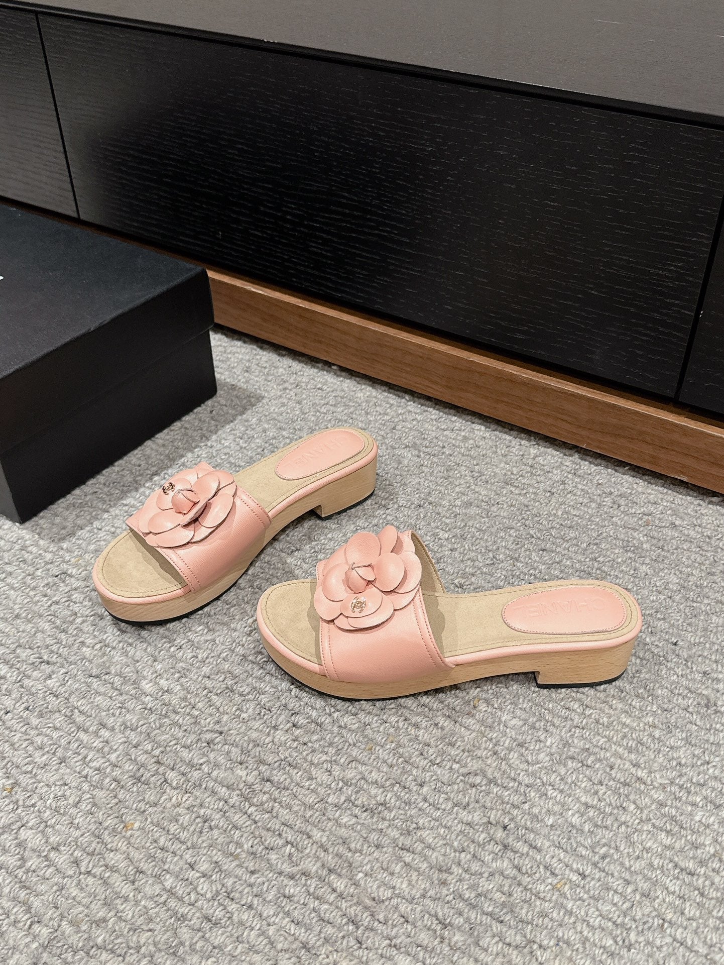 cc sandal flower pink calfskin