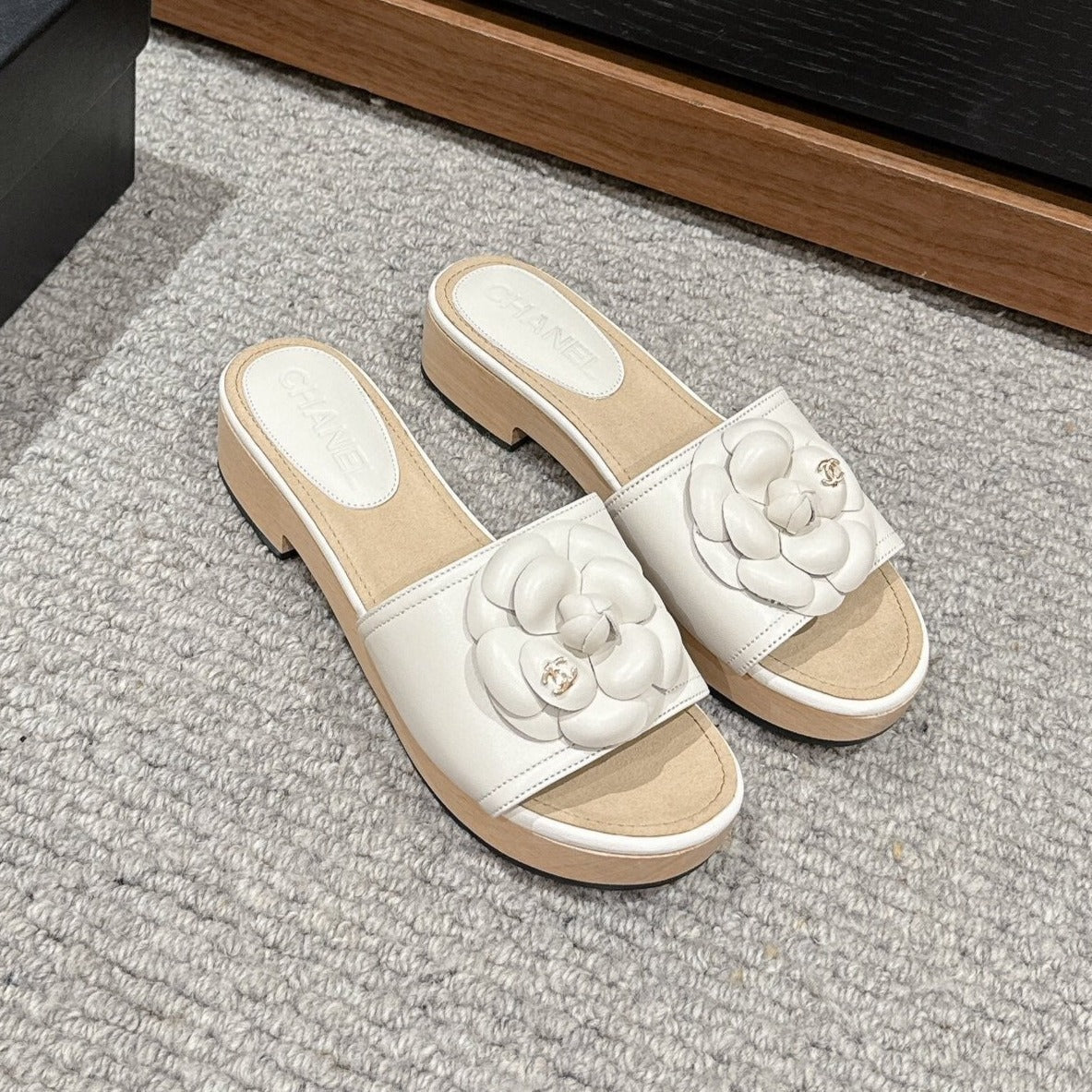 cc sandal flower white calfskin