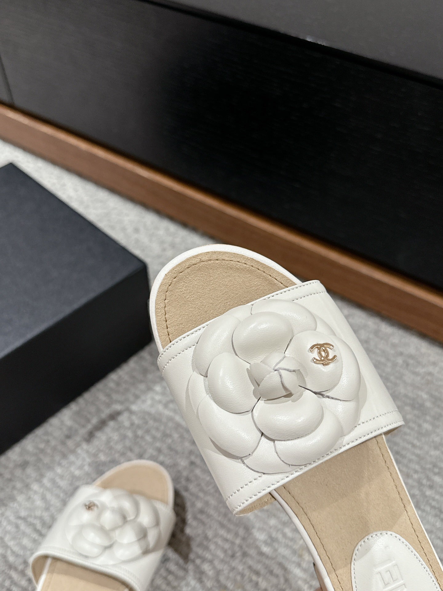 cc sandal flower white calfskin