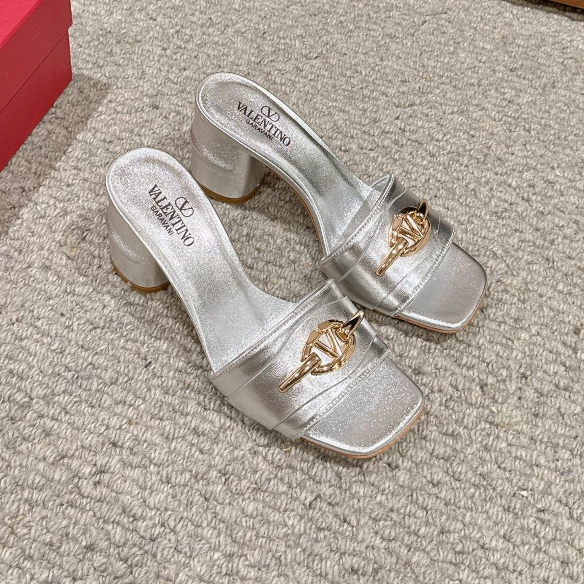 VLOGO SIGNATURE SLIDE SANDAL 60MM IN SILVER CALFSKIN