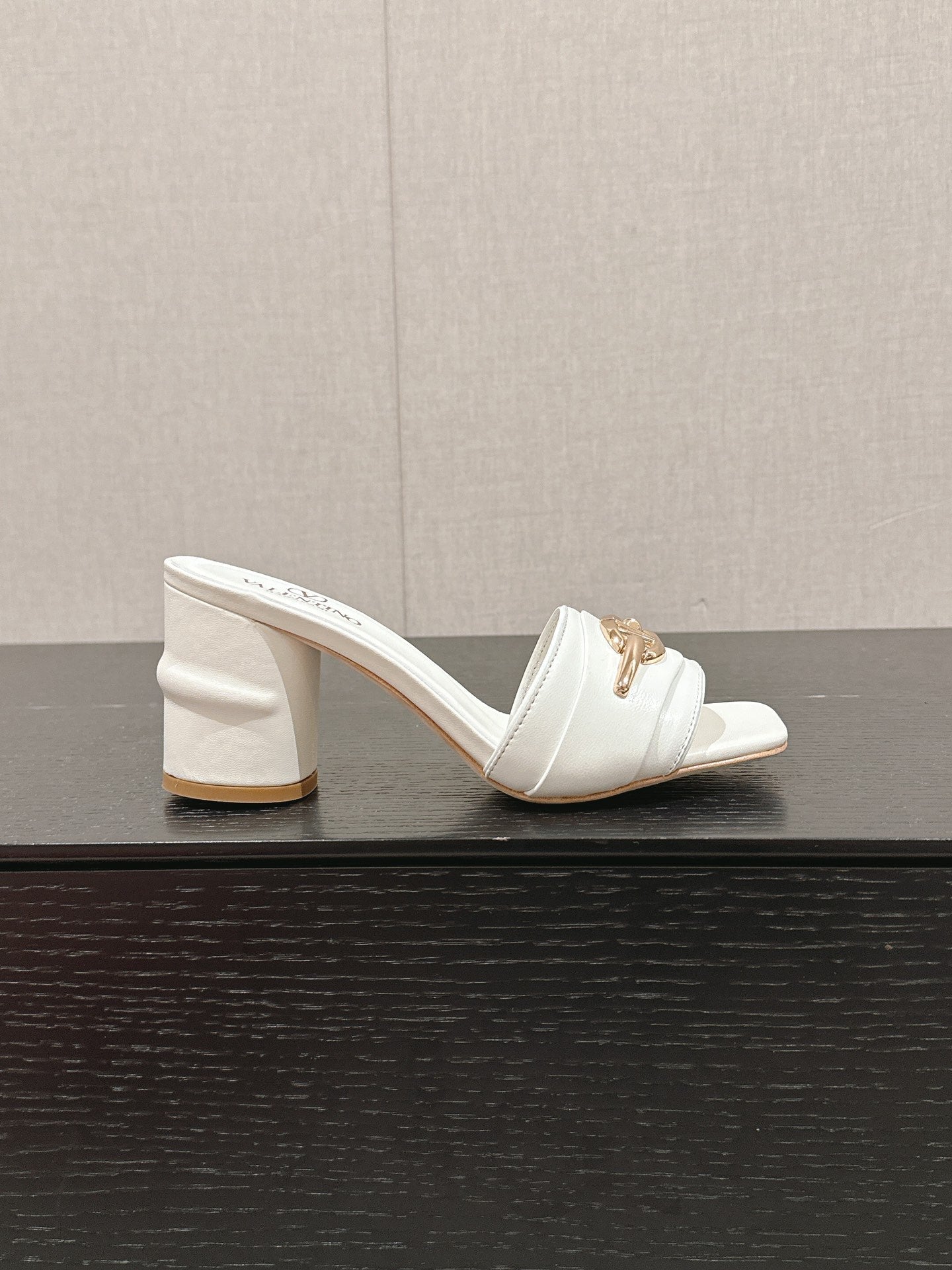 VLOGO SIGNATURE SLIDE SANDAL 60MM IN WHITE CALFSKIN