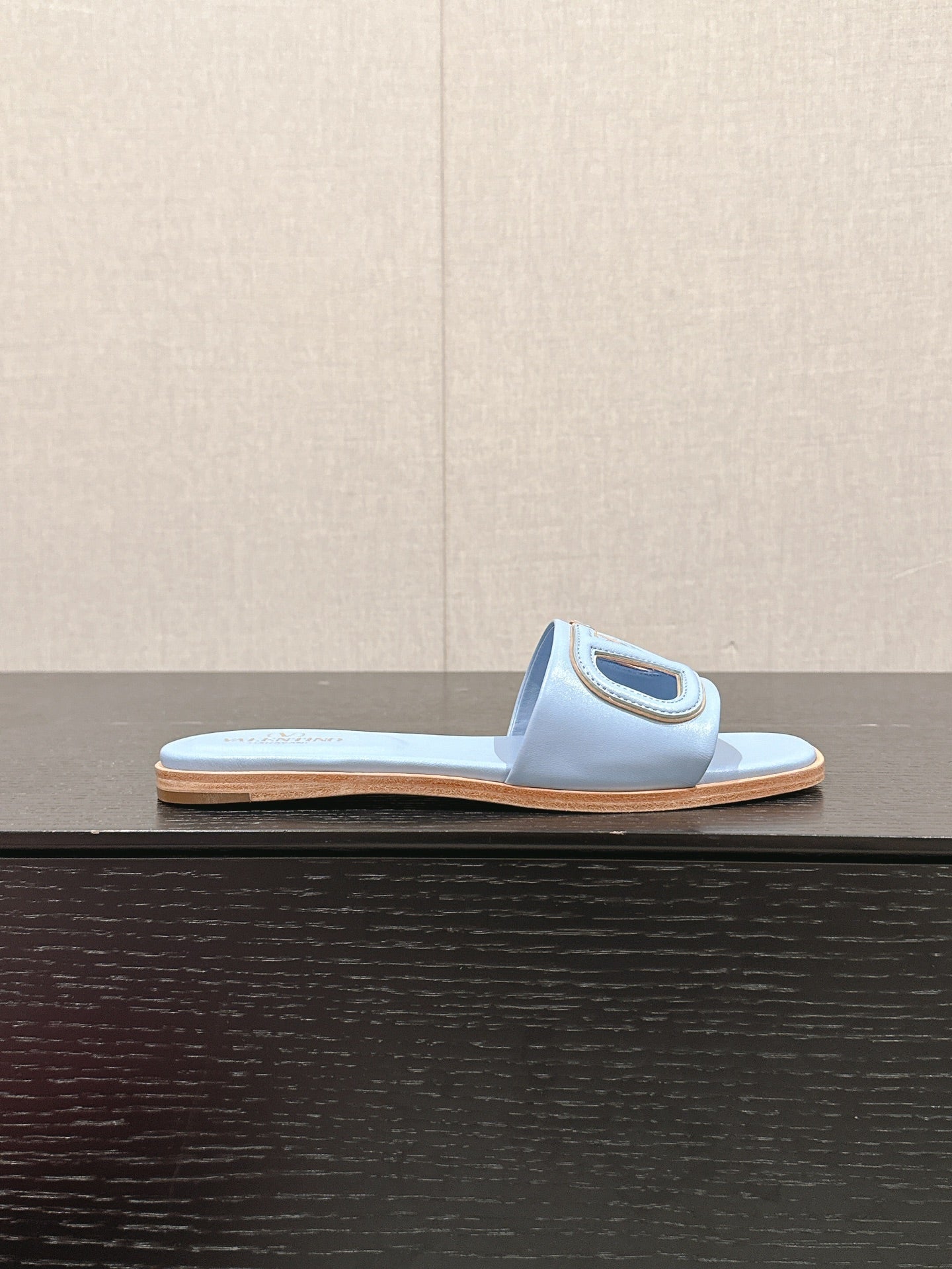 VLOGO CUT-OUT LIGHT BLUE CALFSKIN SLIDE SANDAL