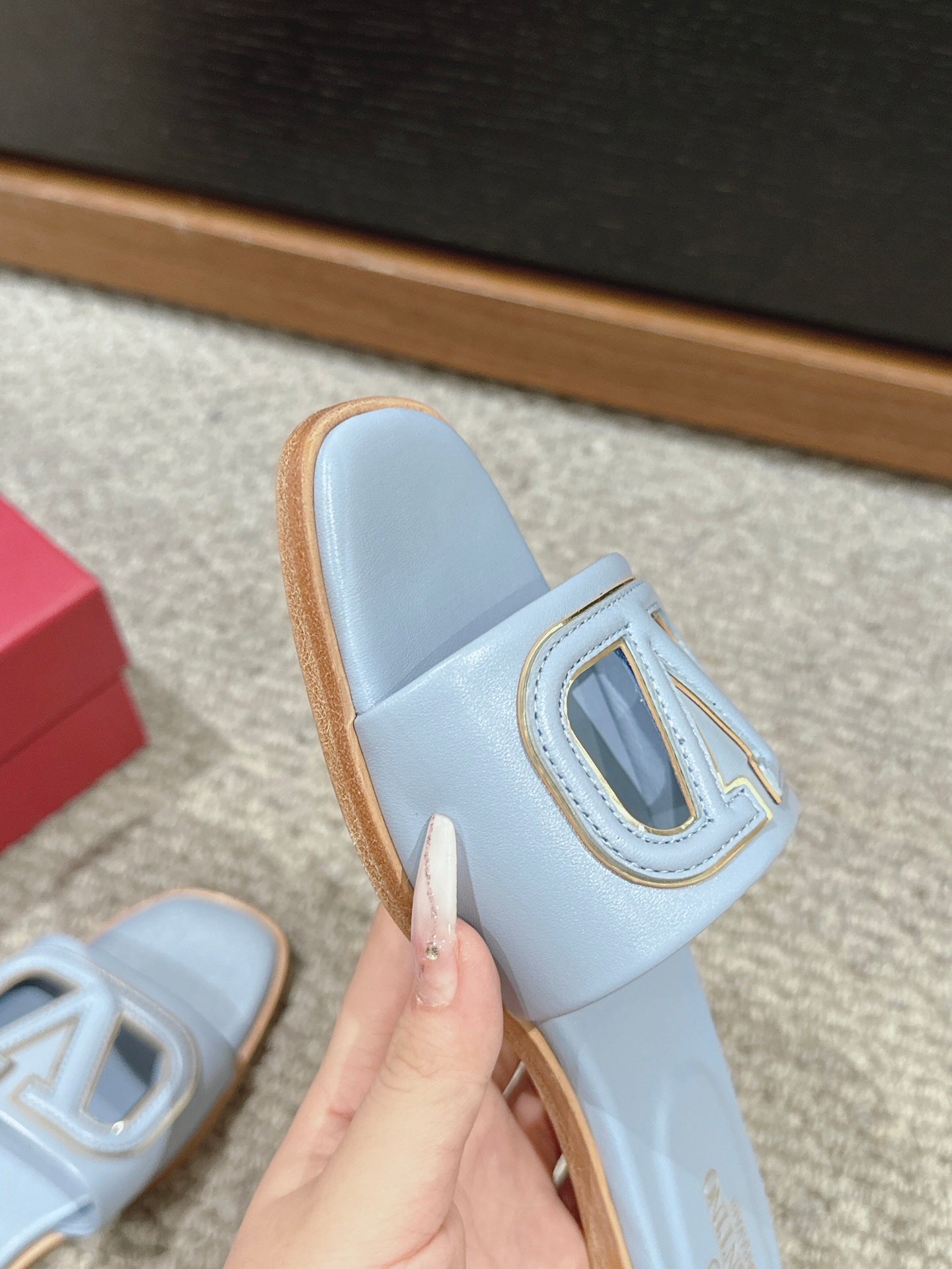 VLOGO CUT-OUT LIGHT BLUE CALFSKIN SLIDE SANDAL