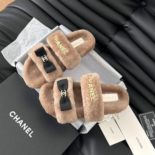 CC DAD SANDAL MULE IN CAMEL BROWN FLEECE WITH GOLD HARDWARE