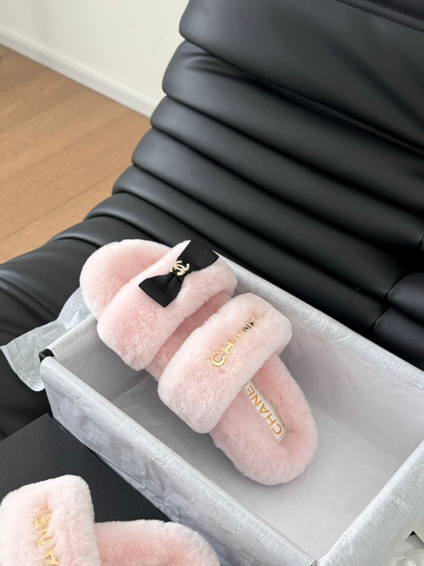 CC DAD SANDAL MULE IN PASTEL PINK FLEECE WITH GOLD HARDWARE