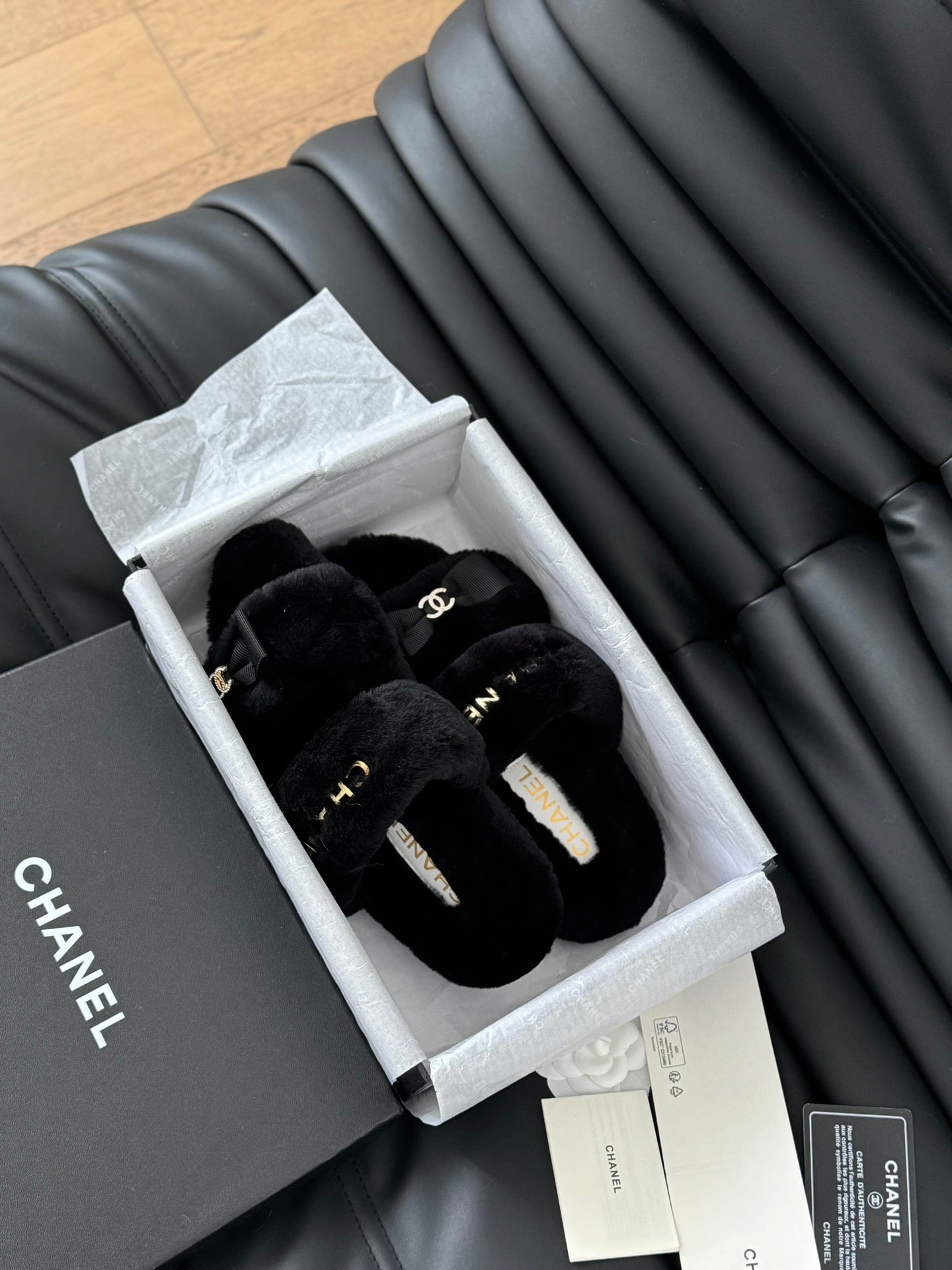 CC DAD SANDAL MULE IN BLACK FLEECE WITH GOLD HARDWARE