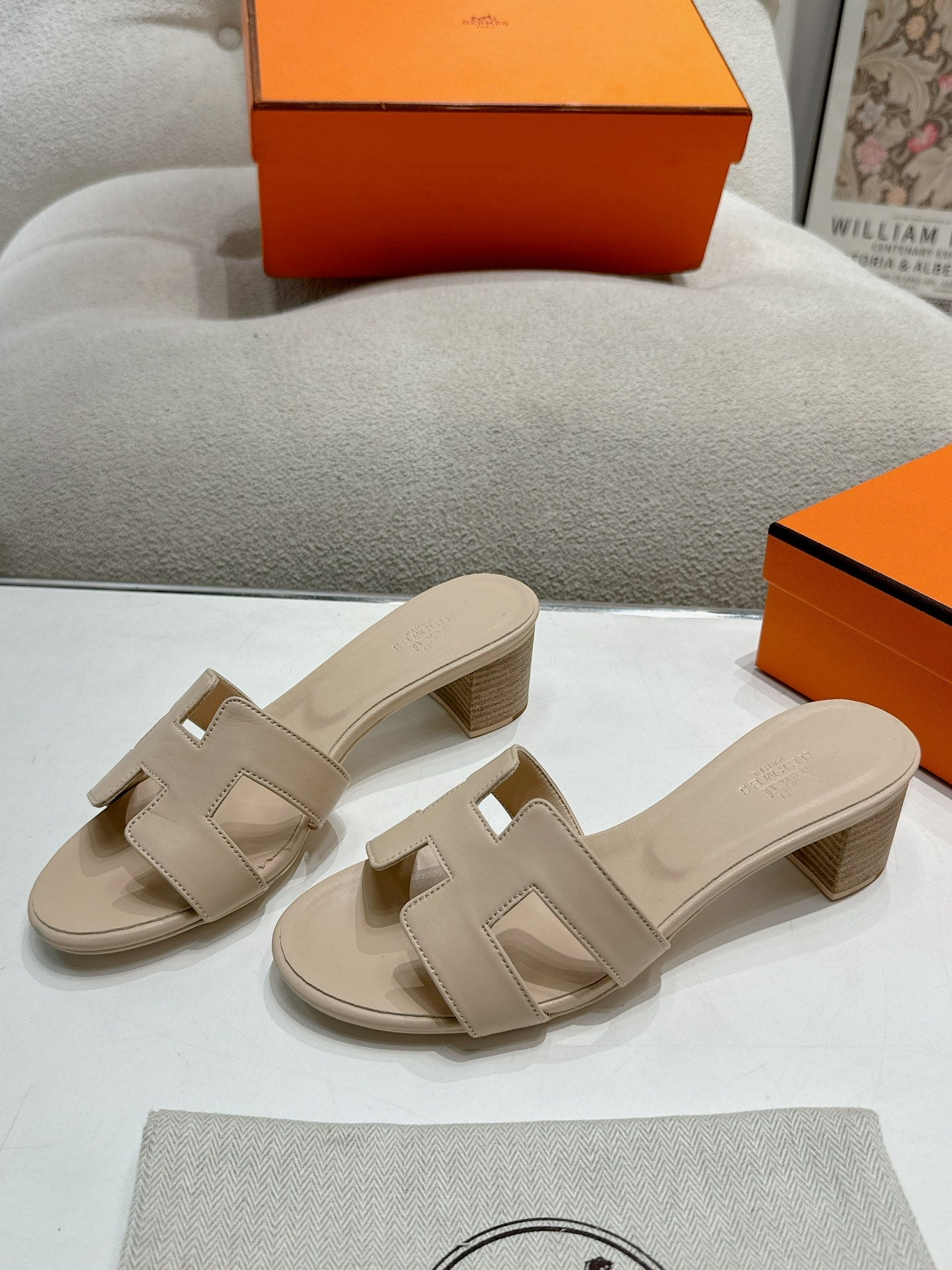 0ASIS SANDAL WHITE CREAM CALFSKIN CLASSIC