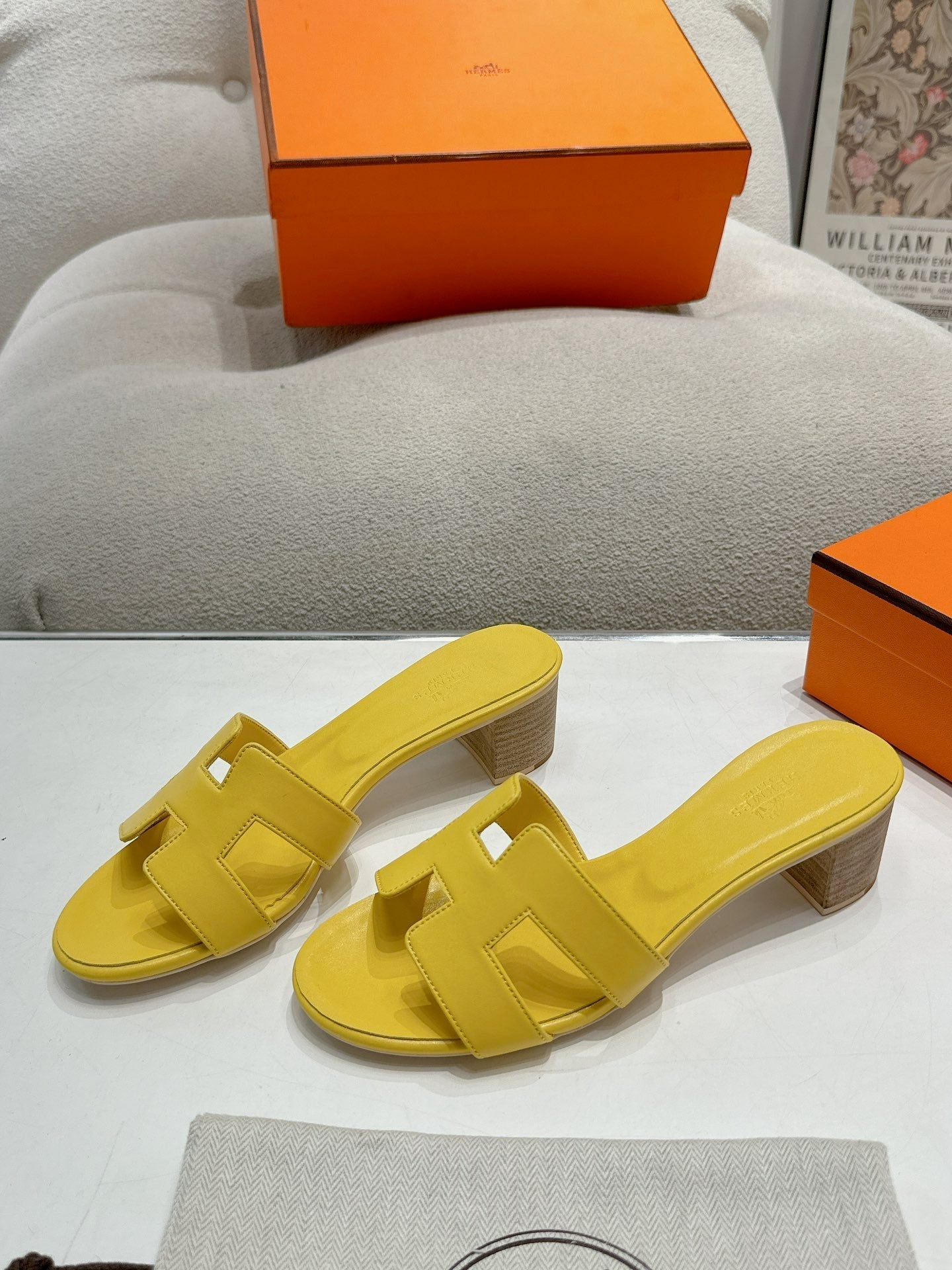 0ASIS SANDAL YELLOW CALFSKIN CLASSIC