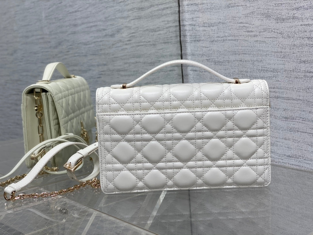 MISS CD TOP HANDLE 24CM WHITE LAMBSKIN