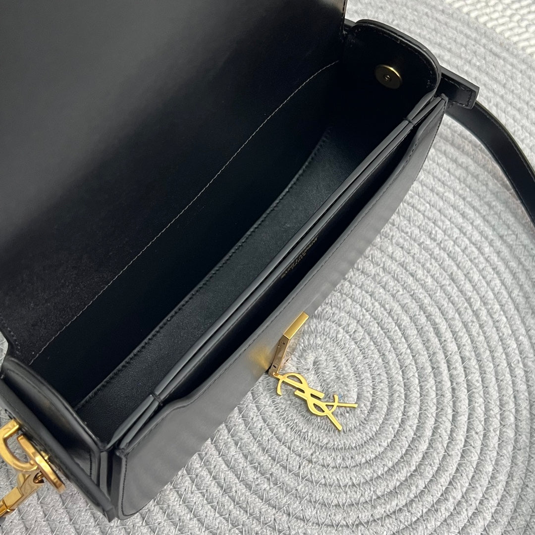 VOLTAIRE 24 IN BLACK CALFSKIN GOLD LOGO