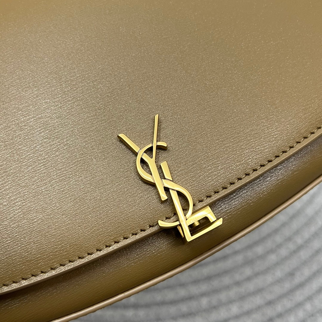 VOLTAIRE IN BOX 21 IN CARAMEL BROWN CALFSKIN GOLD LOGO