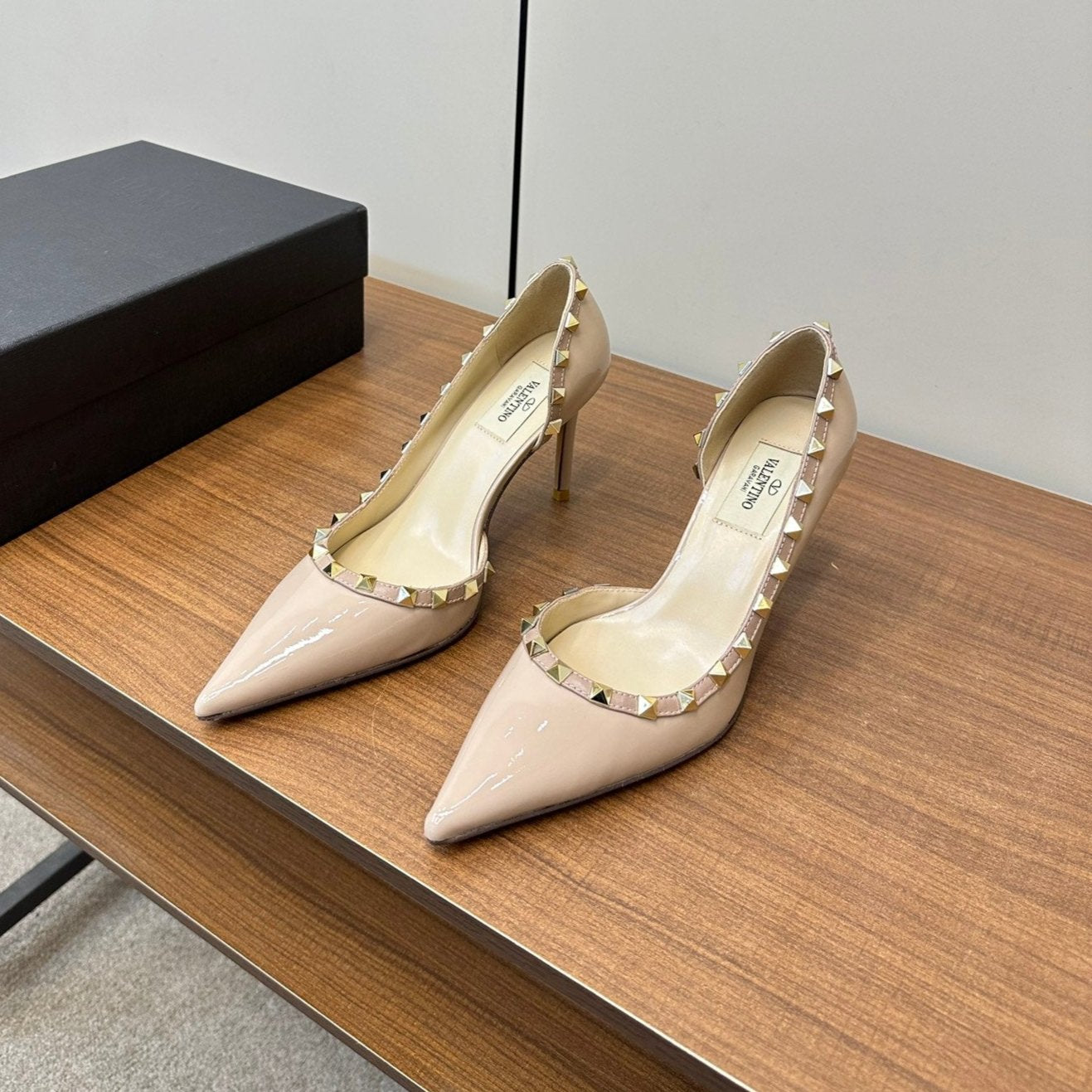 Valentino Beige Rockstud D'Orsay Pumps 95mm Cowhide 989891