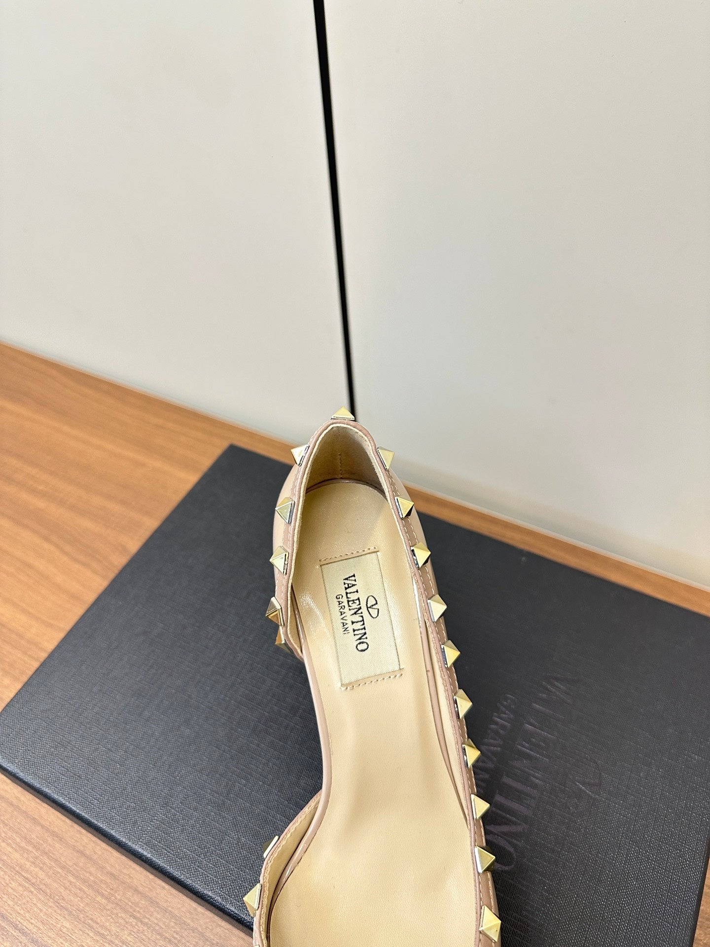 Valentino Beige Rockstud D'Orsay Pumps 95mm Cowhide 989891