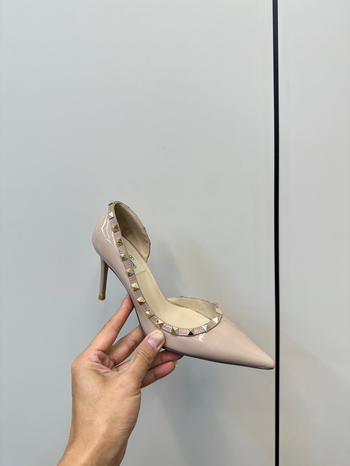 Valentino Beige Rockstud D'Orsay Pumps 95mm Cowhide 989891