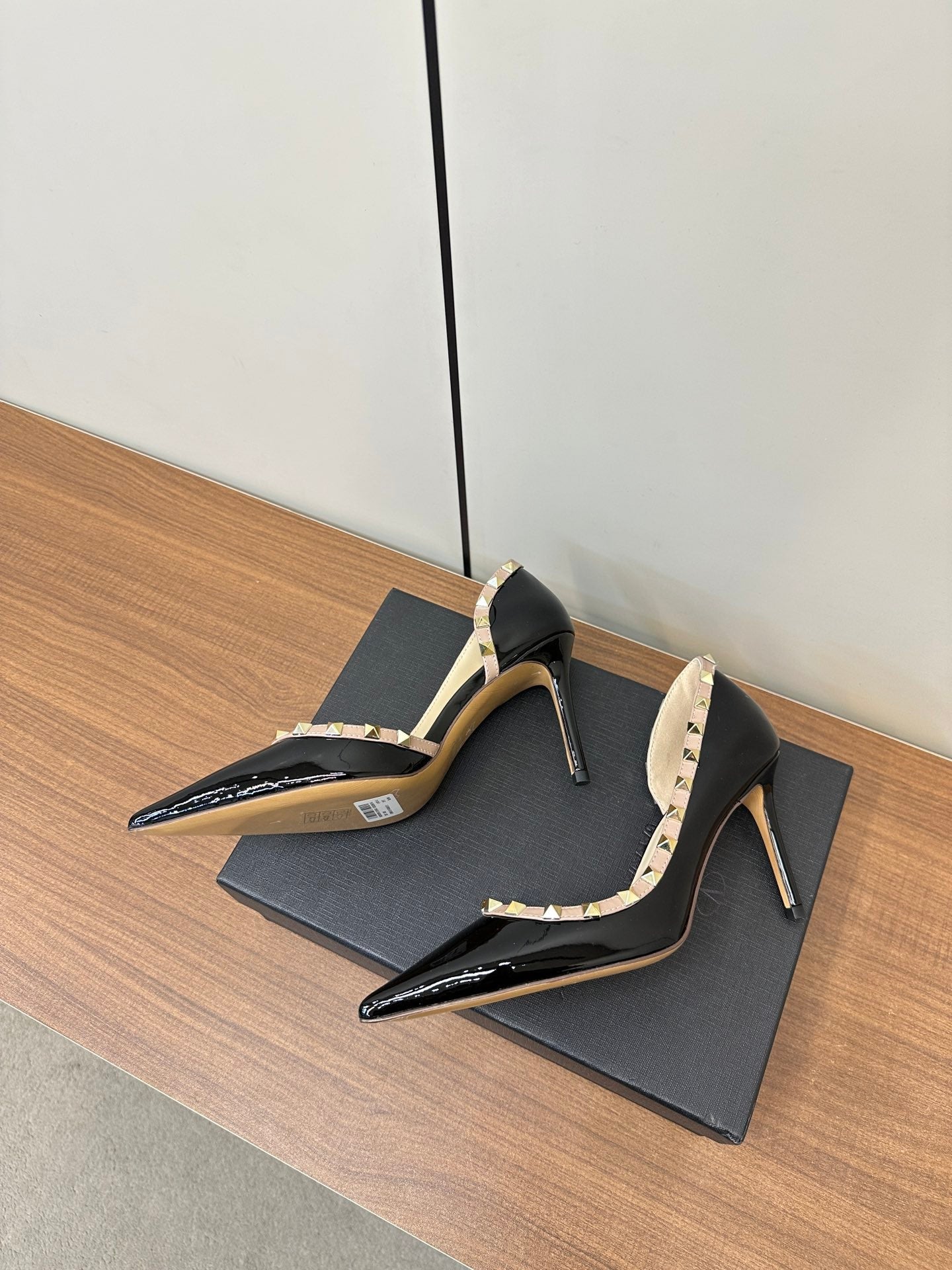 Valentino Black Rockstud D'Orsay Pumps 95mm Cowhide  989892