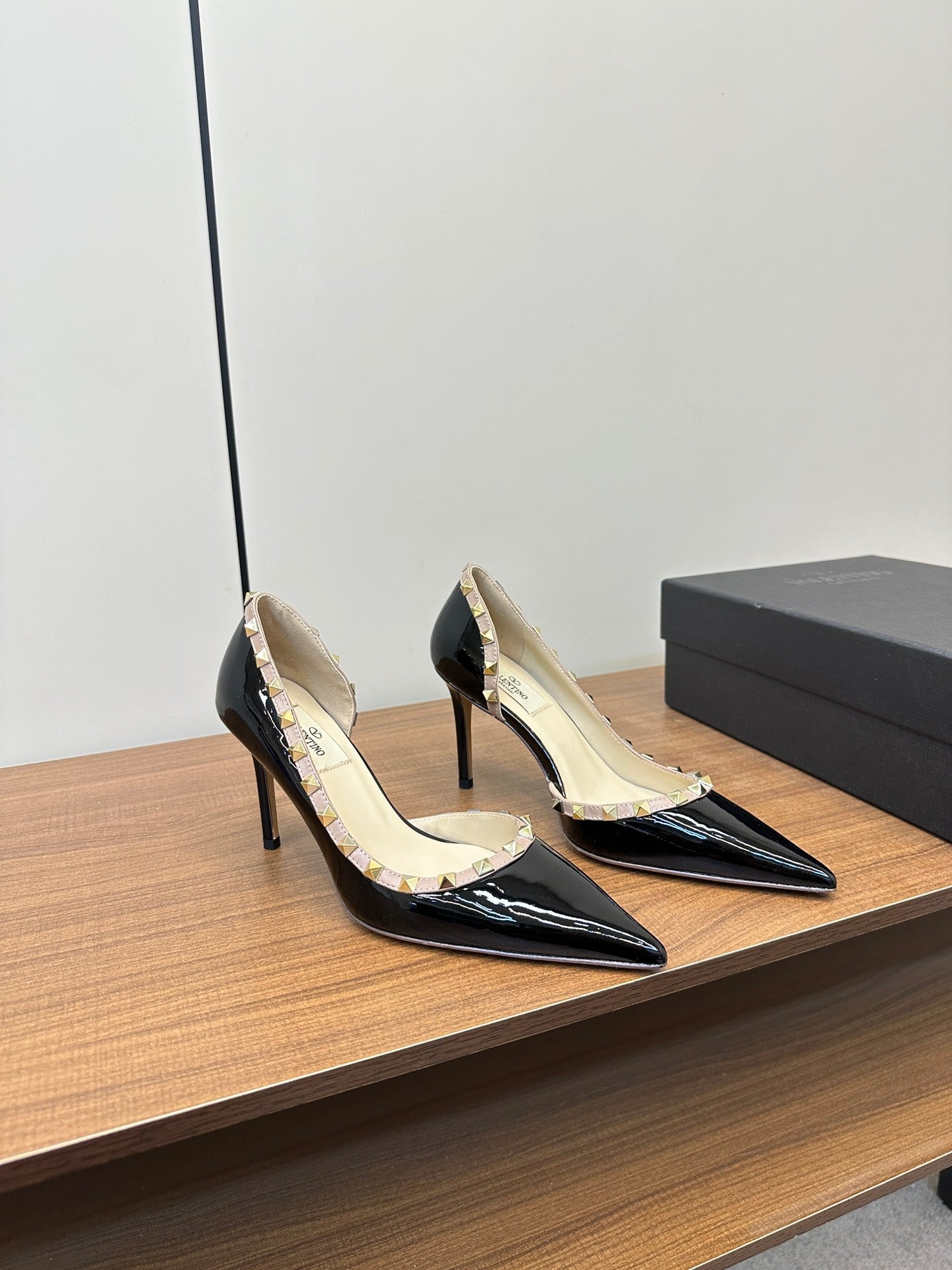 Valentino Black Rockstud D'Orsay Pumps 95mm Cowhide  989892