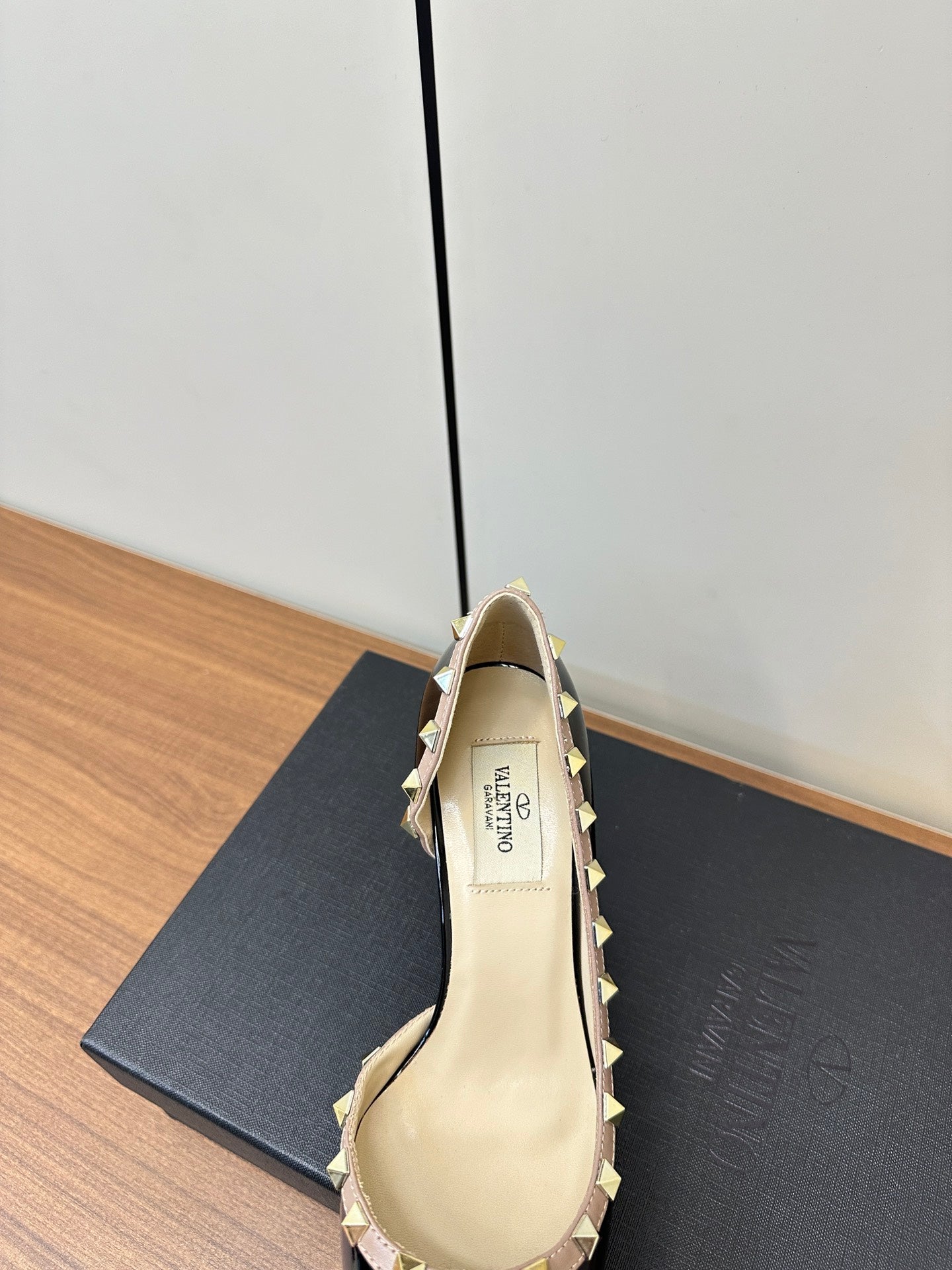 Valentino Black Rockstud D'Orsay Pumps 95mm Cowhide  989892