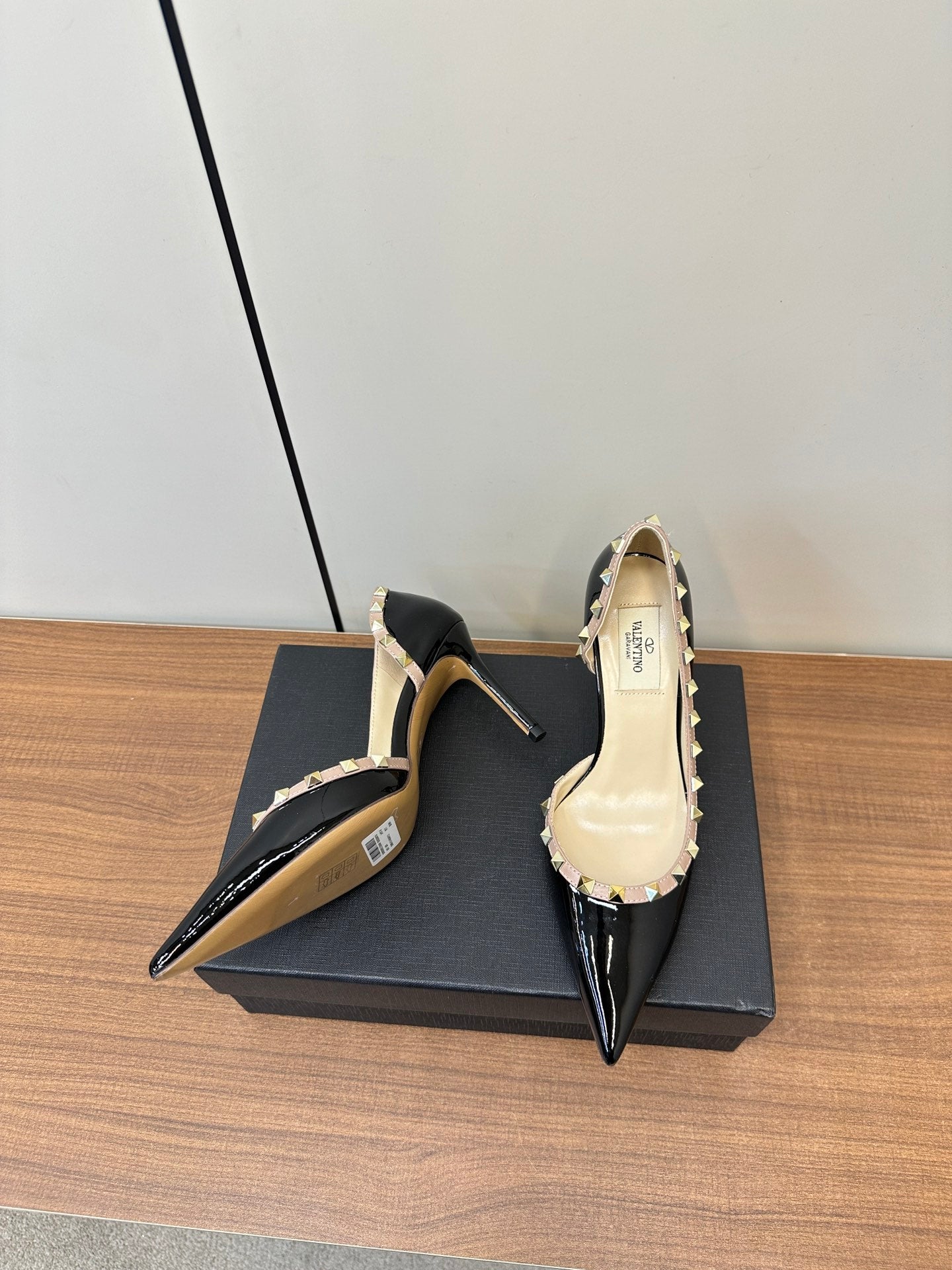 Valentino Black Rockstud D'Orsay Pumps 95mm Cowhide  989892