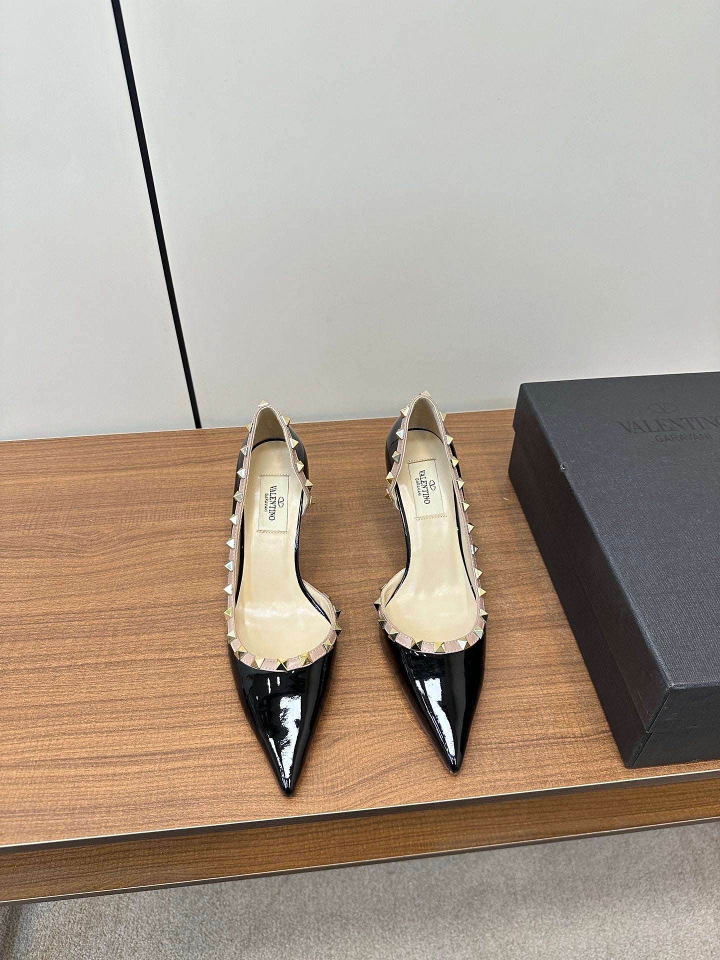 Valentino Black Rockstud D'Orsay Pumps 95mm Cowhide  989892