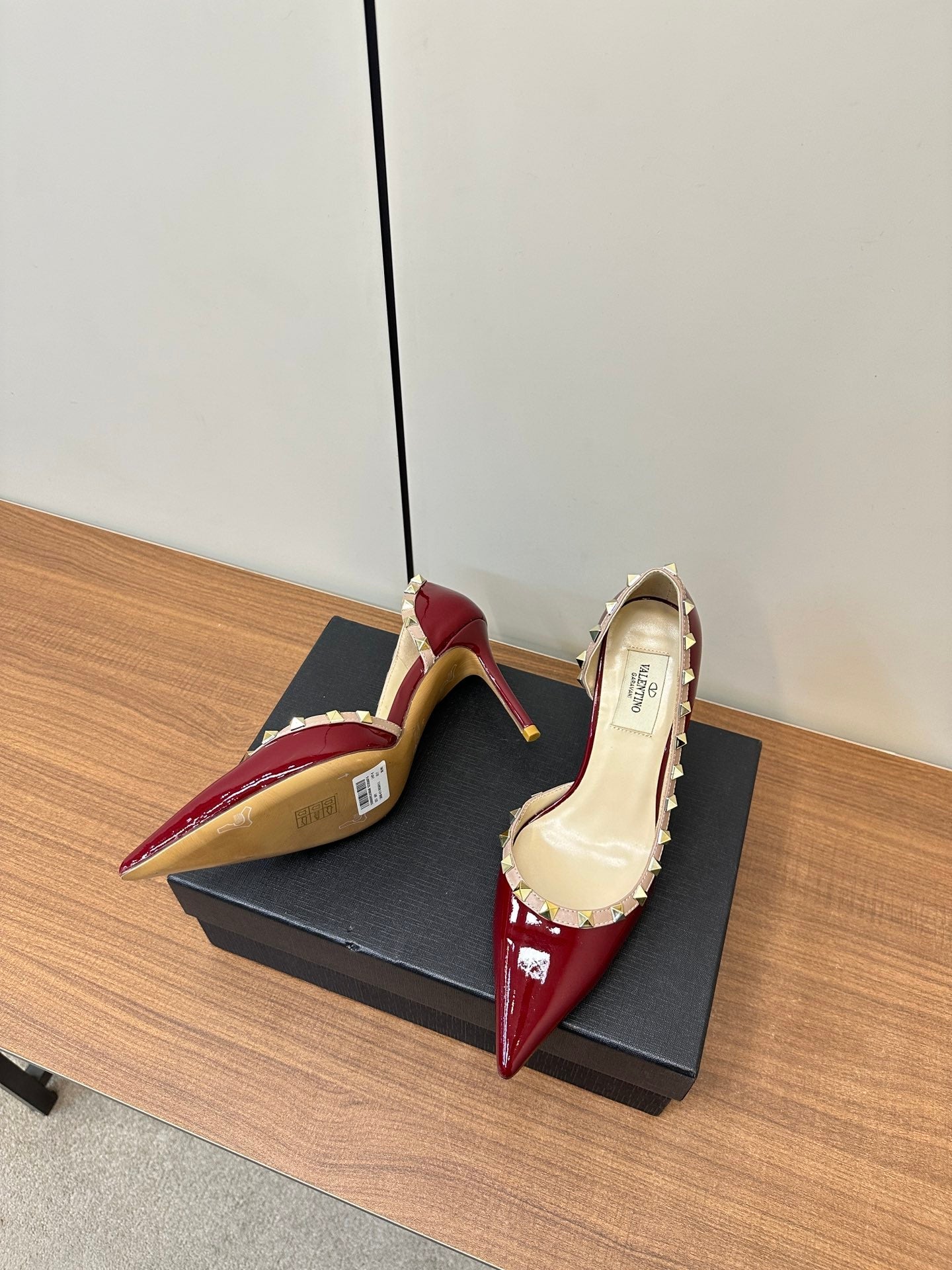 Valentino Red Rockstud D'Orsay Pumps 95mm Cowhide  989893