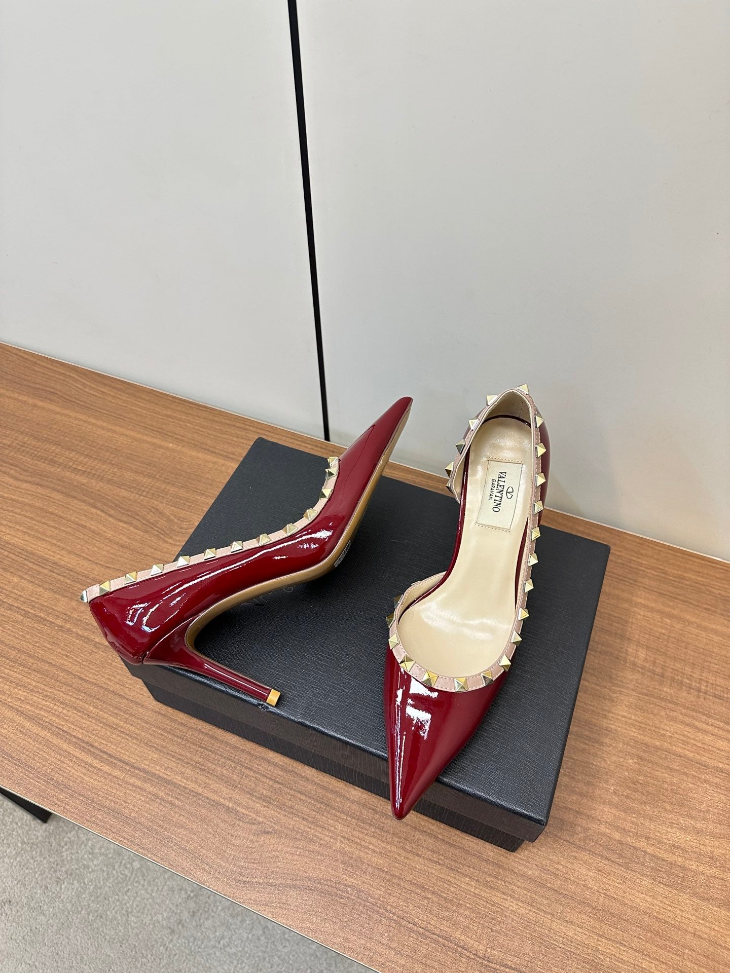 Valentino Red Rockstud D'Orsay Pumps 95mm Cowhide  989893