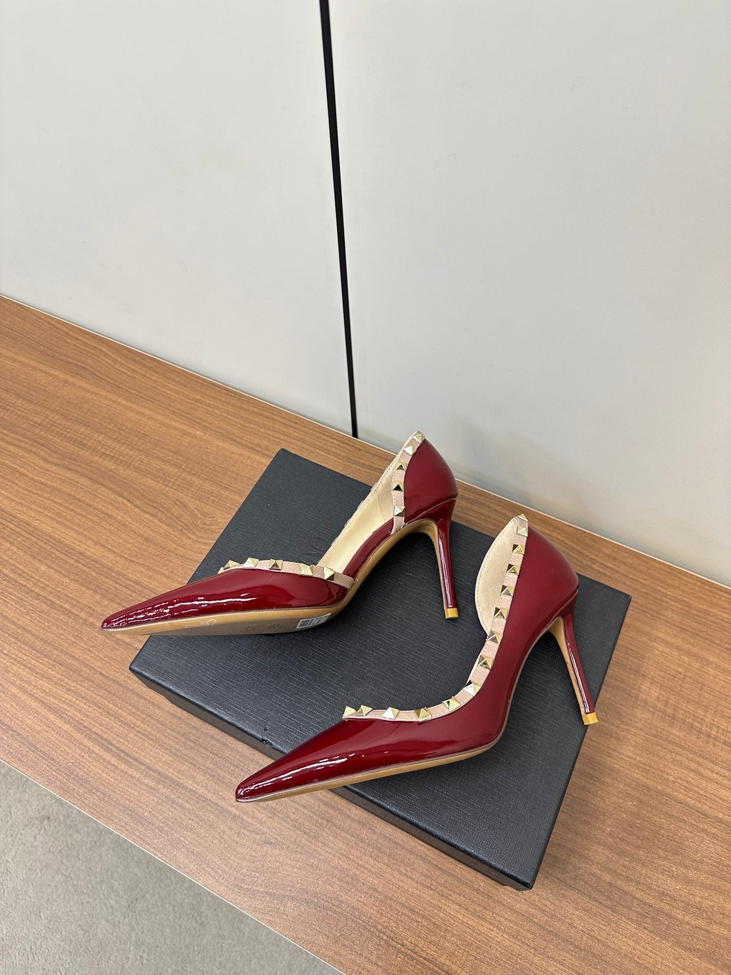 Valentino Red Rockstud D'Orsay Pumps 95mm Cowhide  989893