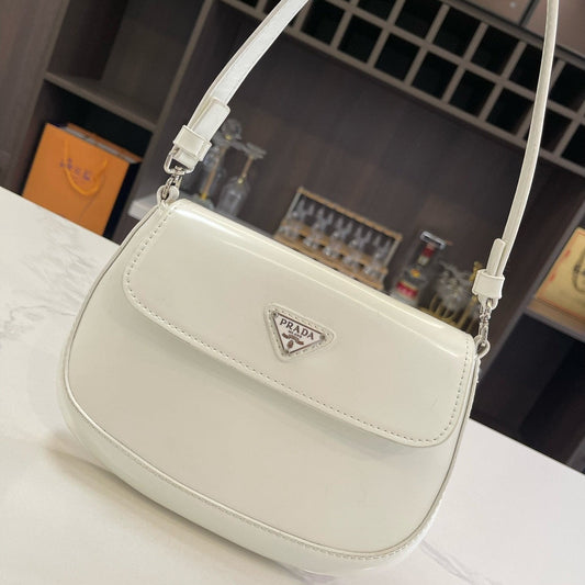 PRA 25 CLEO FLAP SHOULDER BAG IN WHITE BRUSHED LEATHER